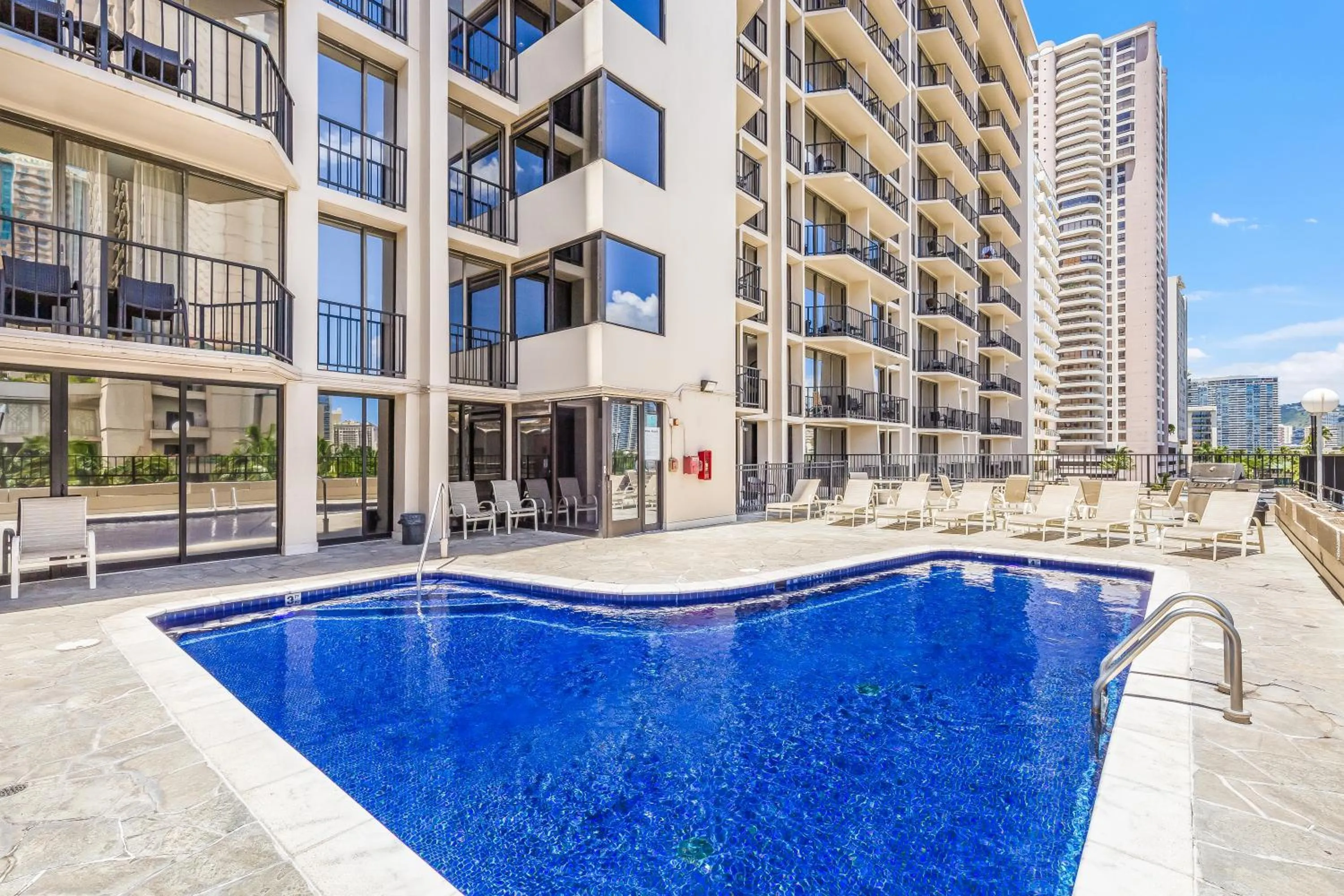Swimming pool in Castle at Palms at Waikīkī