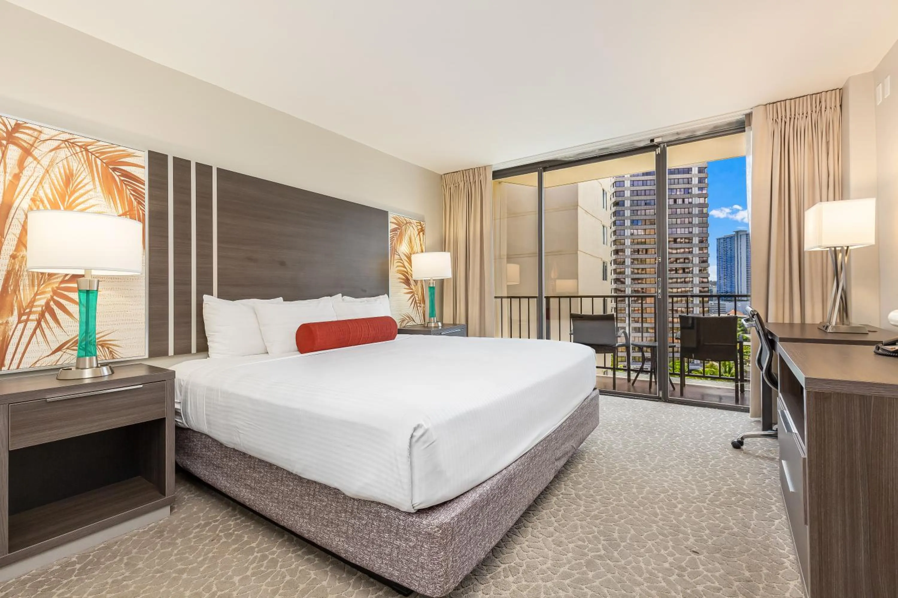 Bed in Castle at Palms at Waikīkī