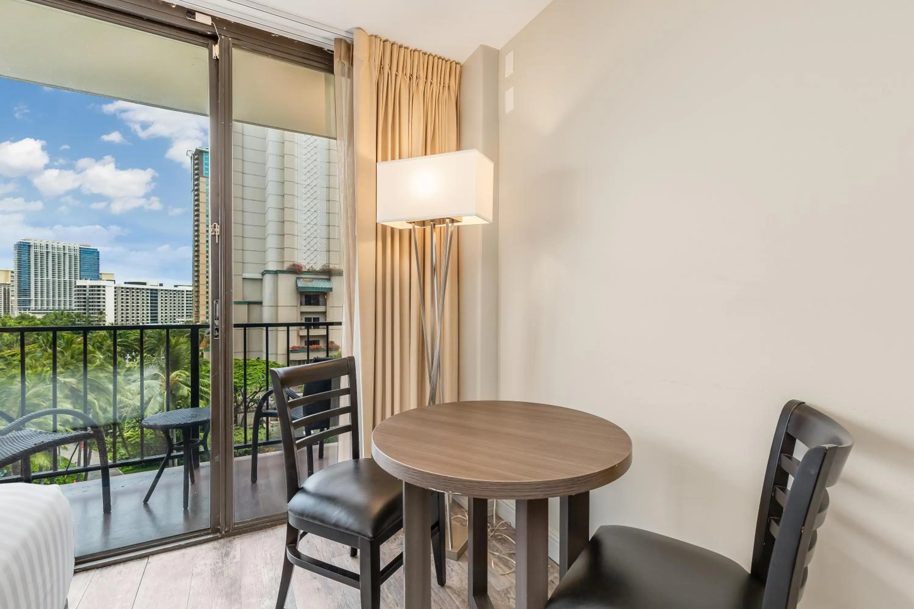 Day in Castle at Palms at Waikīkī