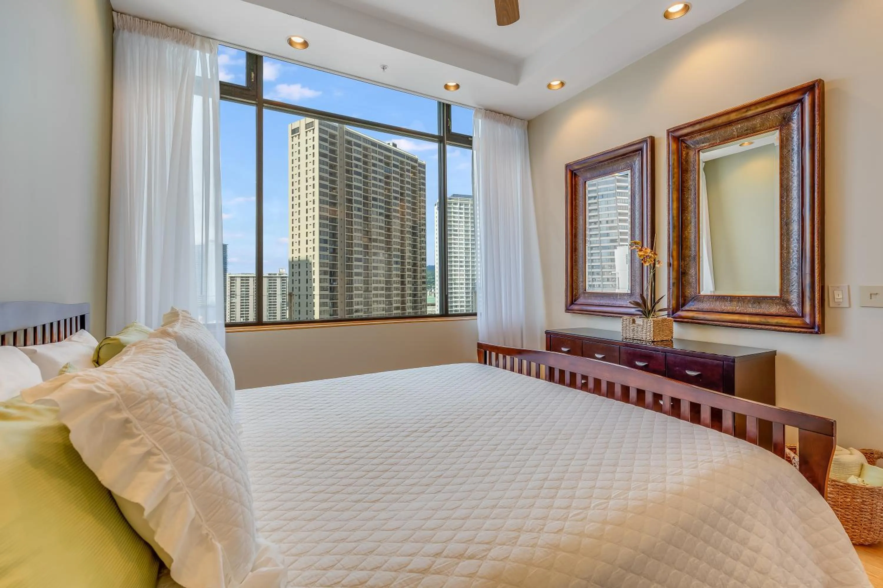 Bedroom in Castle at Palms at Waikīkī