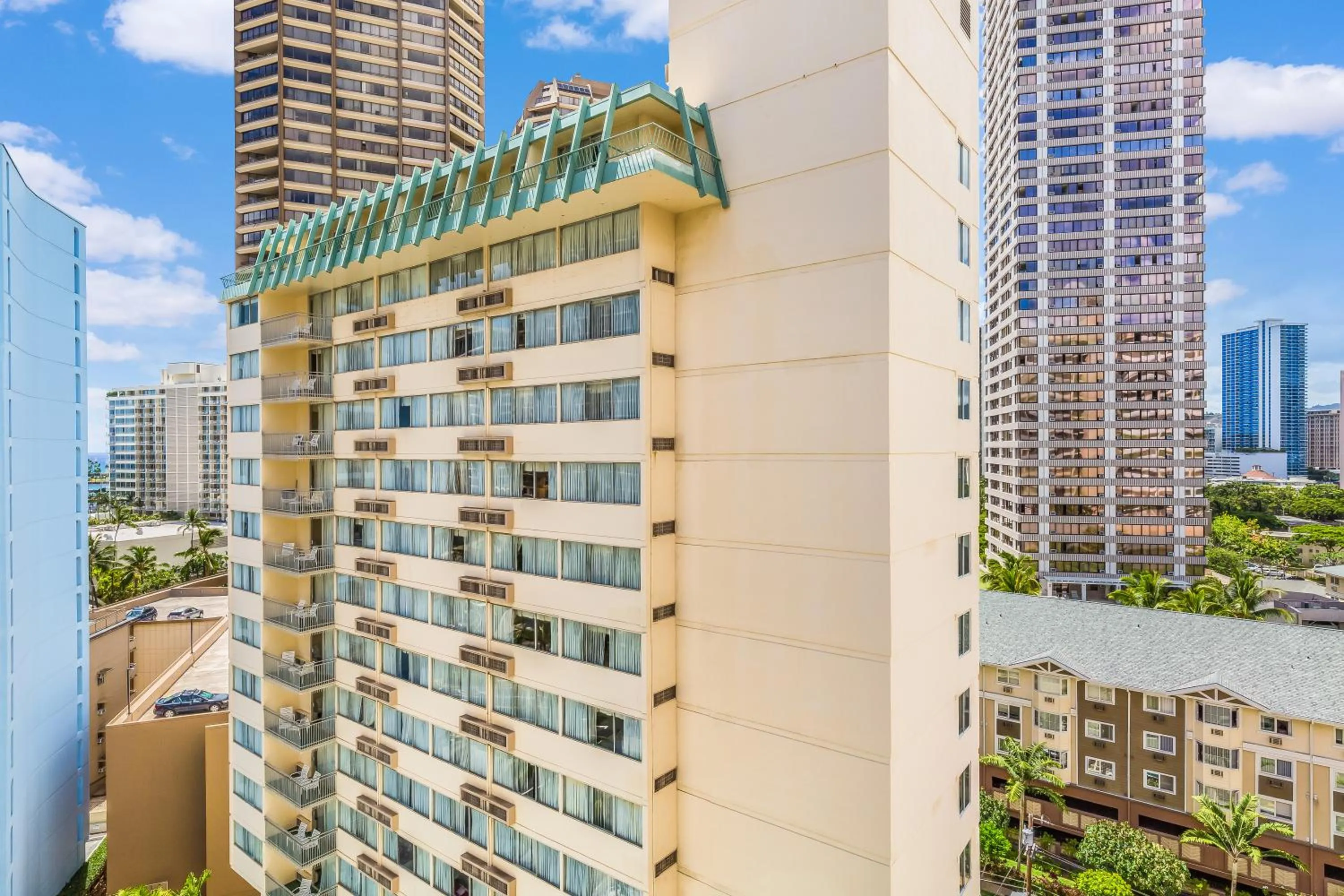 Property building in Castle at Palms at Waikīkī
