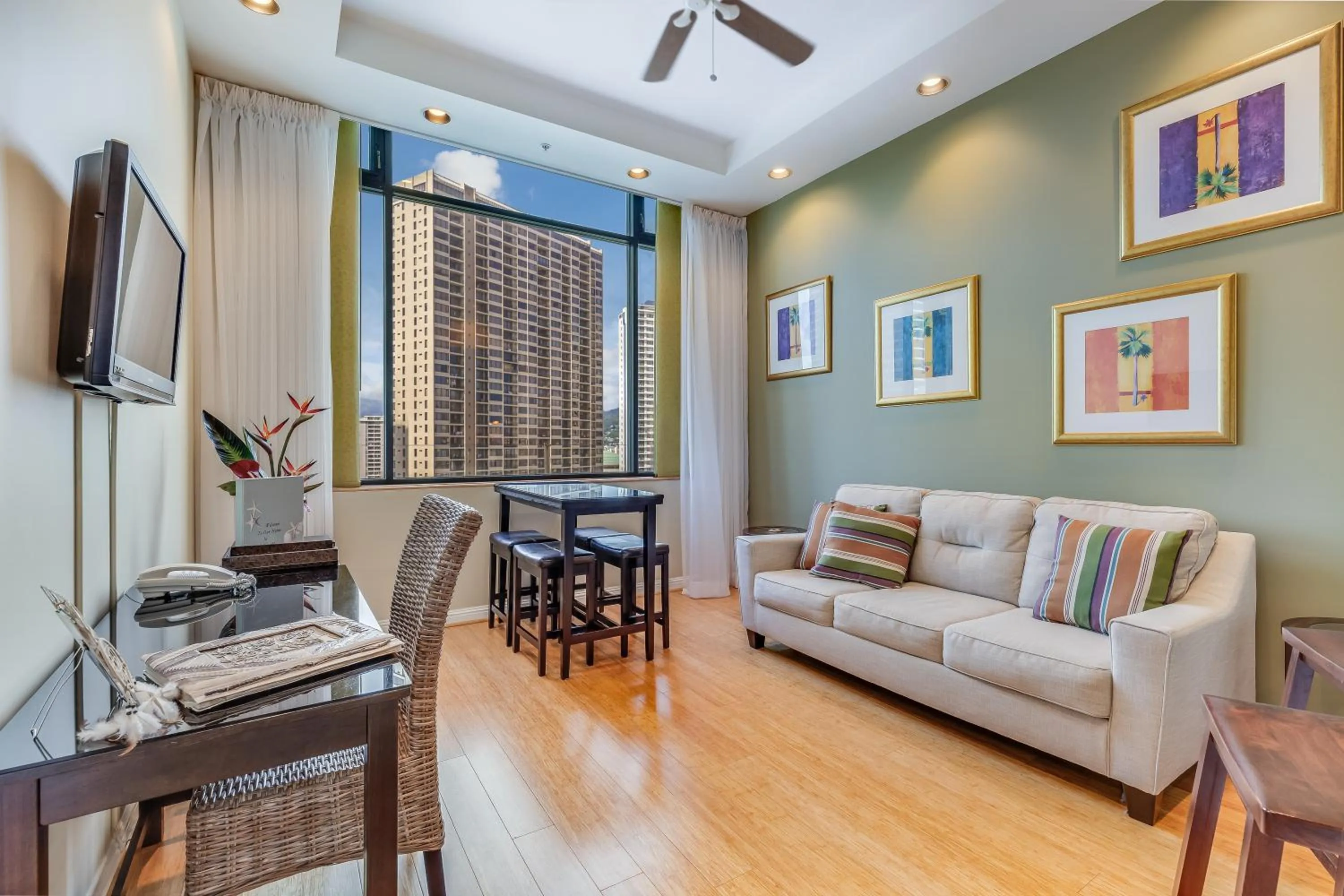 TV and multimedia in Castle at Palms at Waikīkī