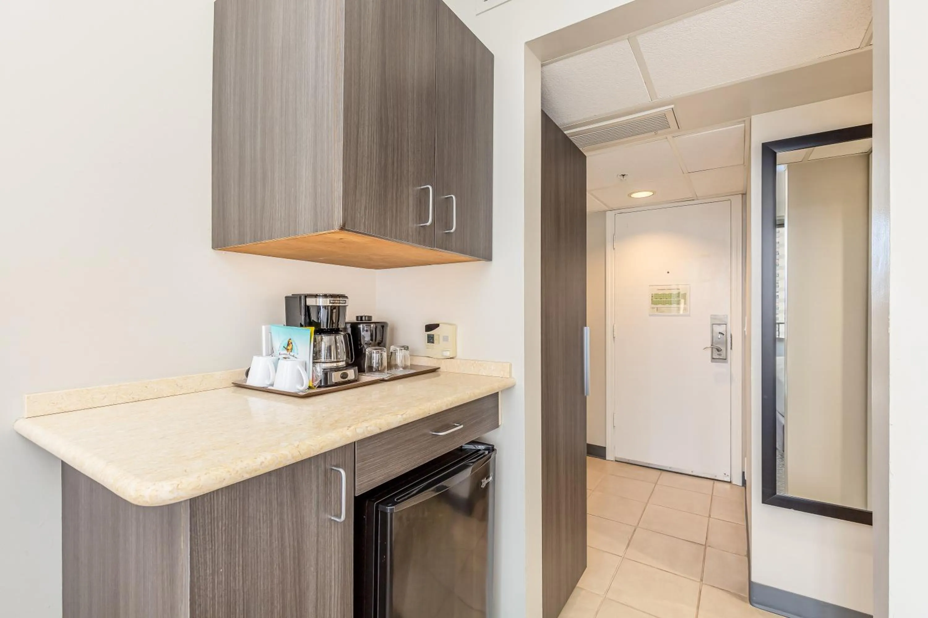 Coffee/tea facilities in Castle at Palms at Waikīkī