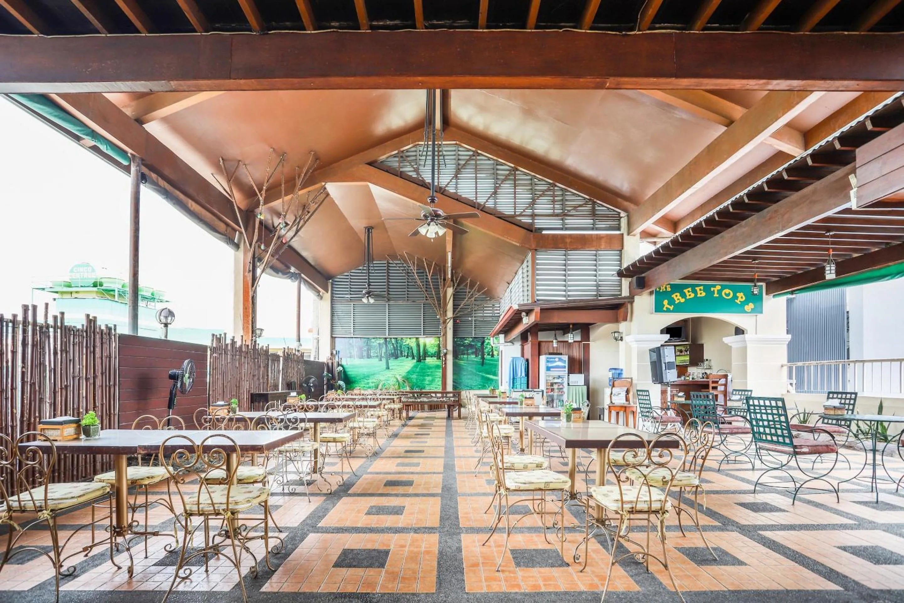 Restaurant/places to eat in OYO 210 Apple Tree Suites