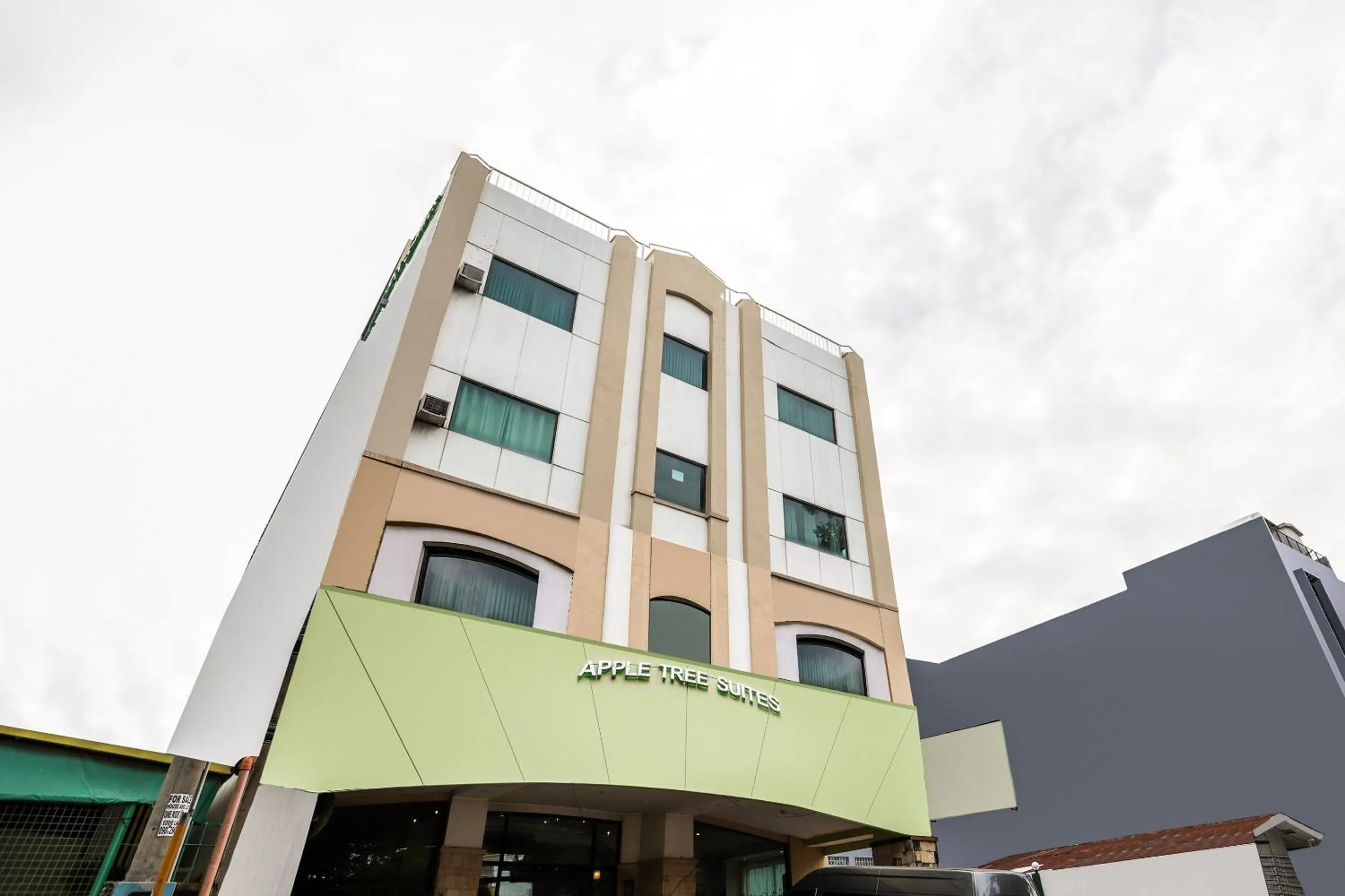 Facade/entrance in OYO 210 Apple Tree Suites