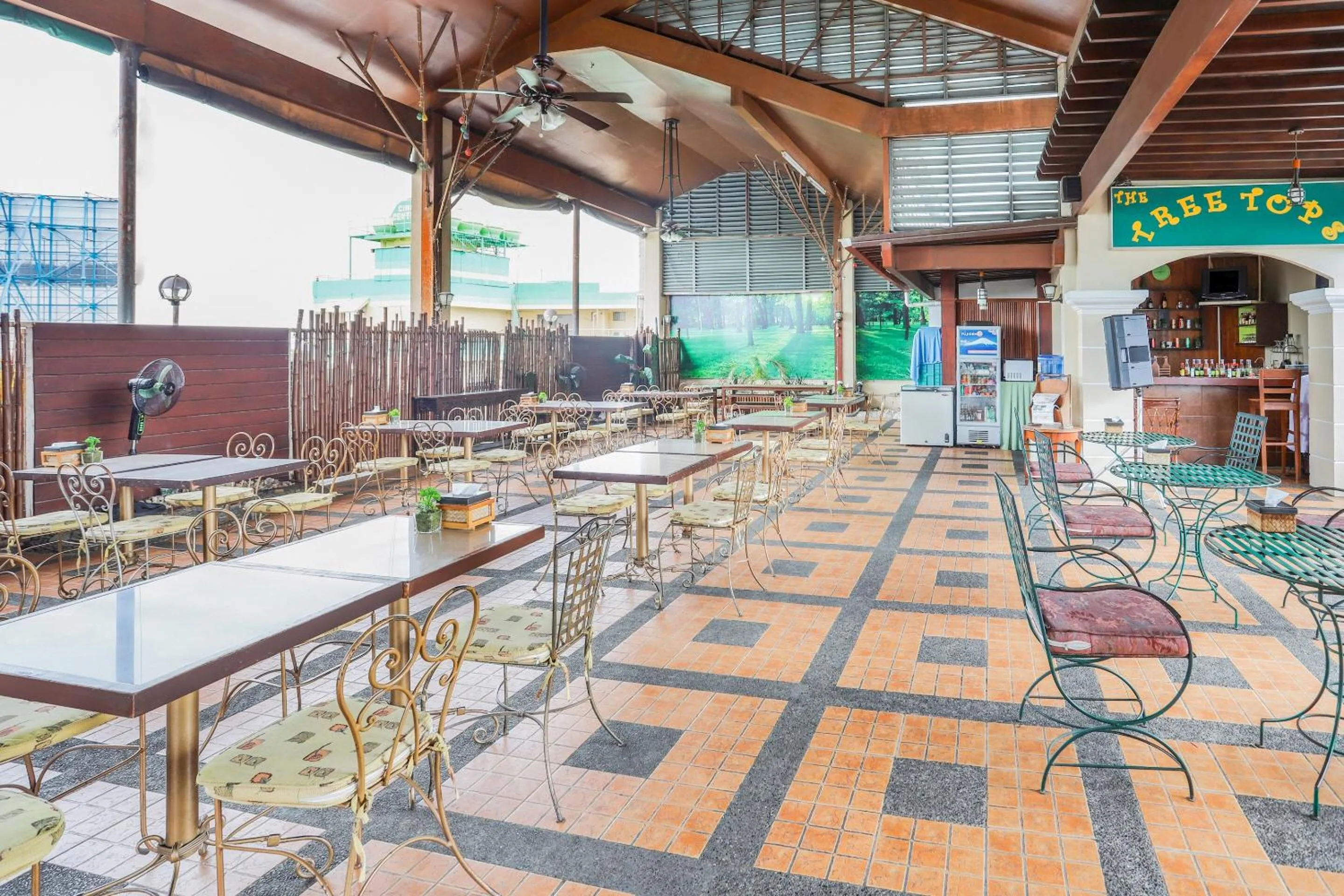 Restaurant/places to eat in OYO 210 Apple Tree Suites