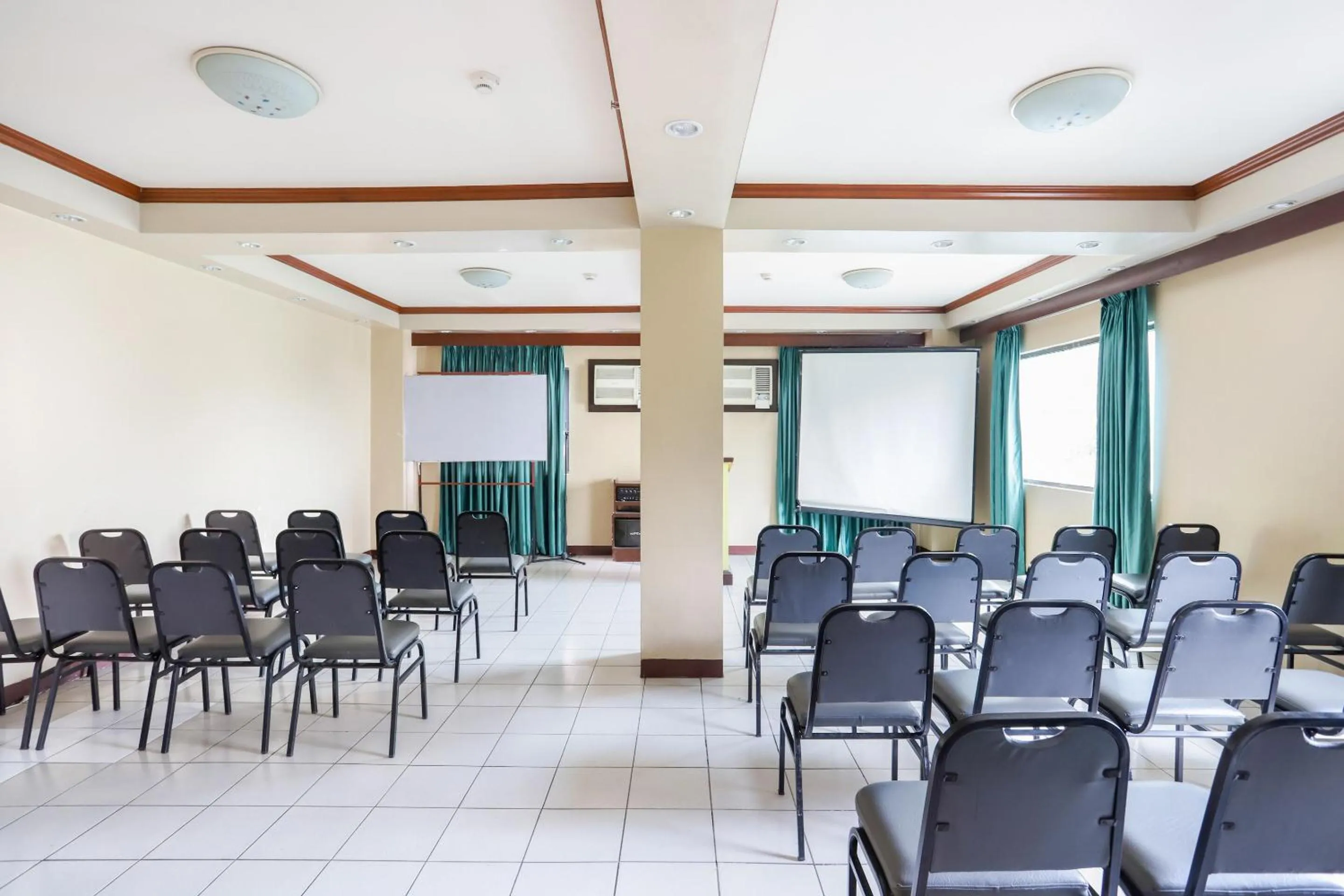 Business facilities in OYO 210 Apple Tree Suites