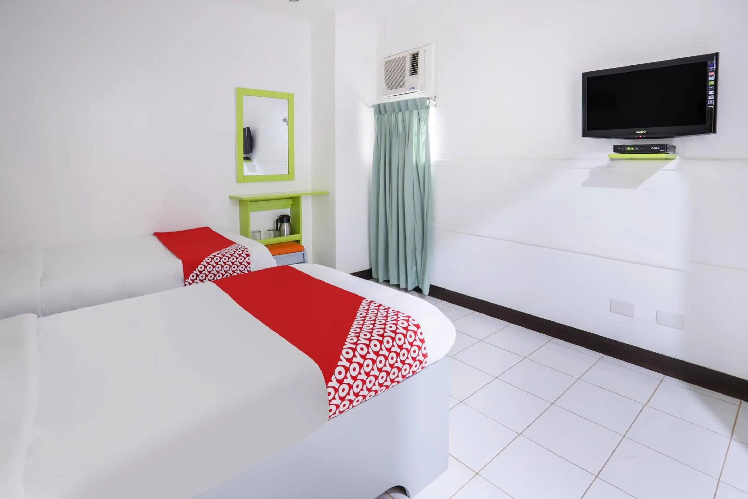 Bedroom, Bed in OYO 210 Apple Tree Suites