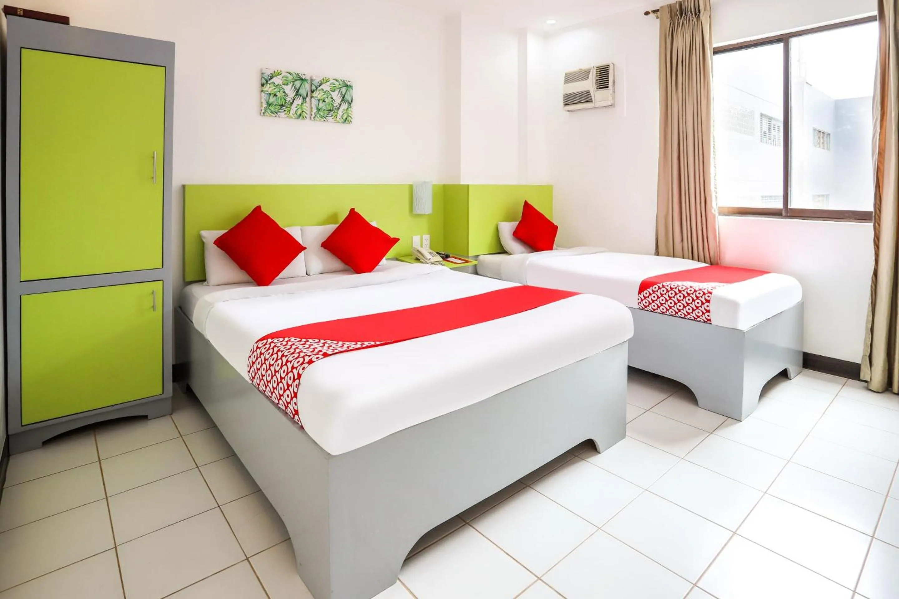 Bedroom, Bed in OYO 210 Apple Tree Suites