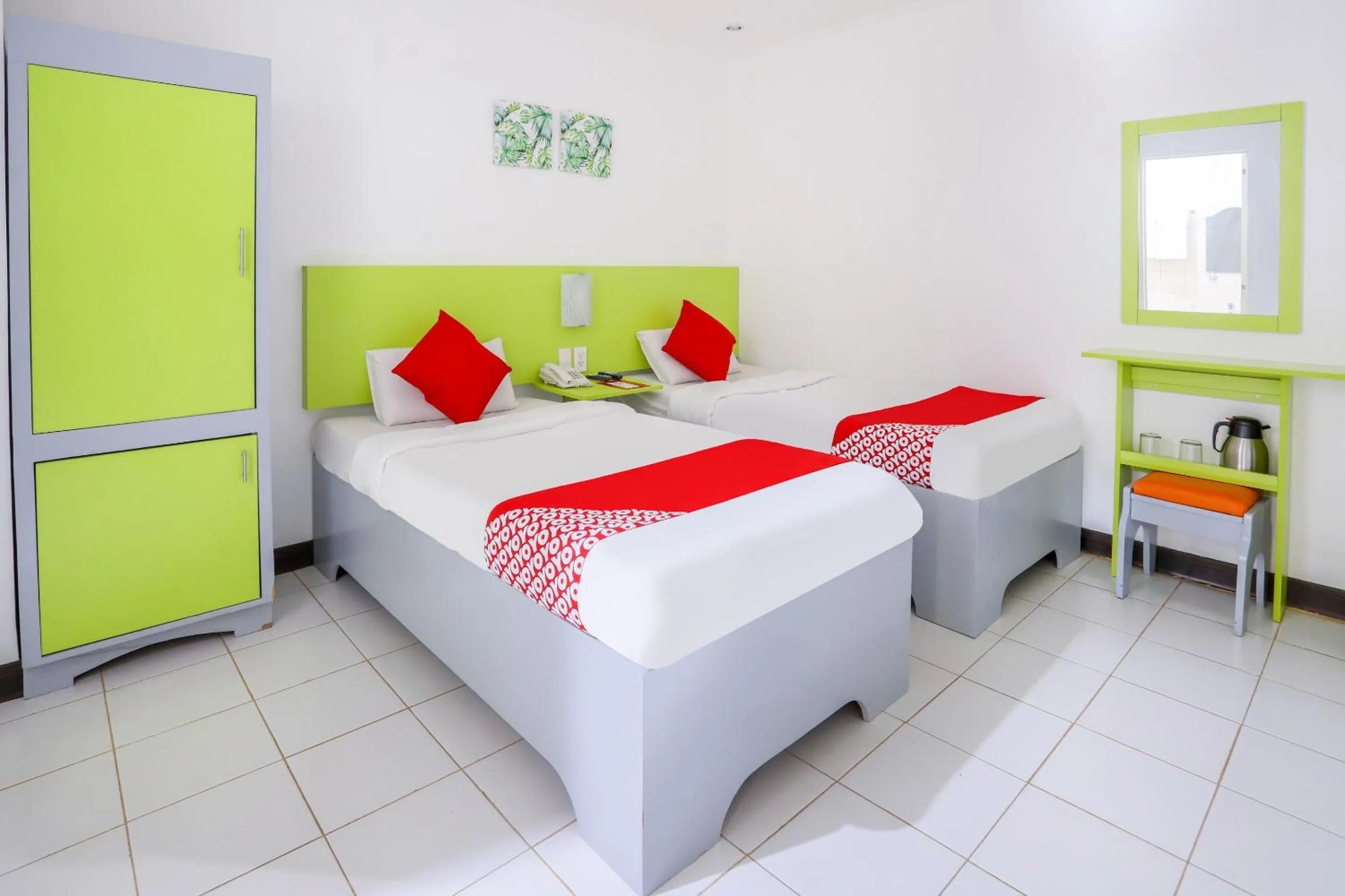 Bedroom, Bed in OYO 210 Apple Tree Suites