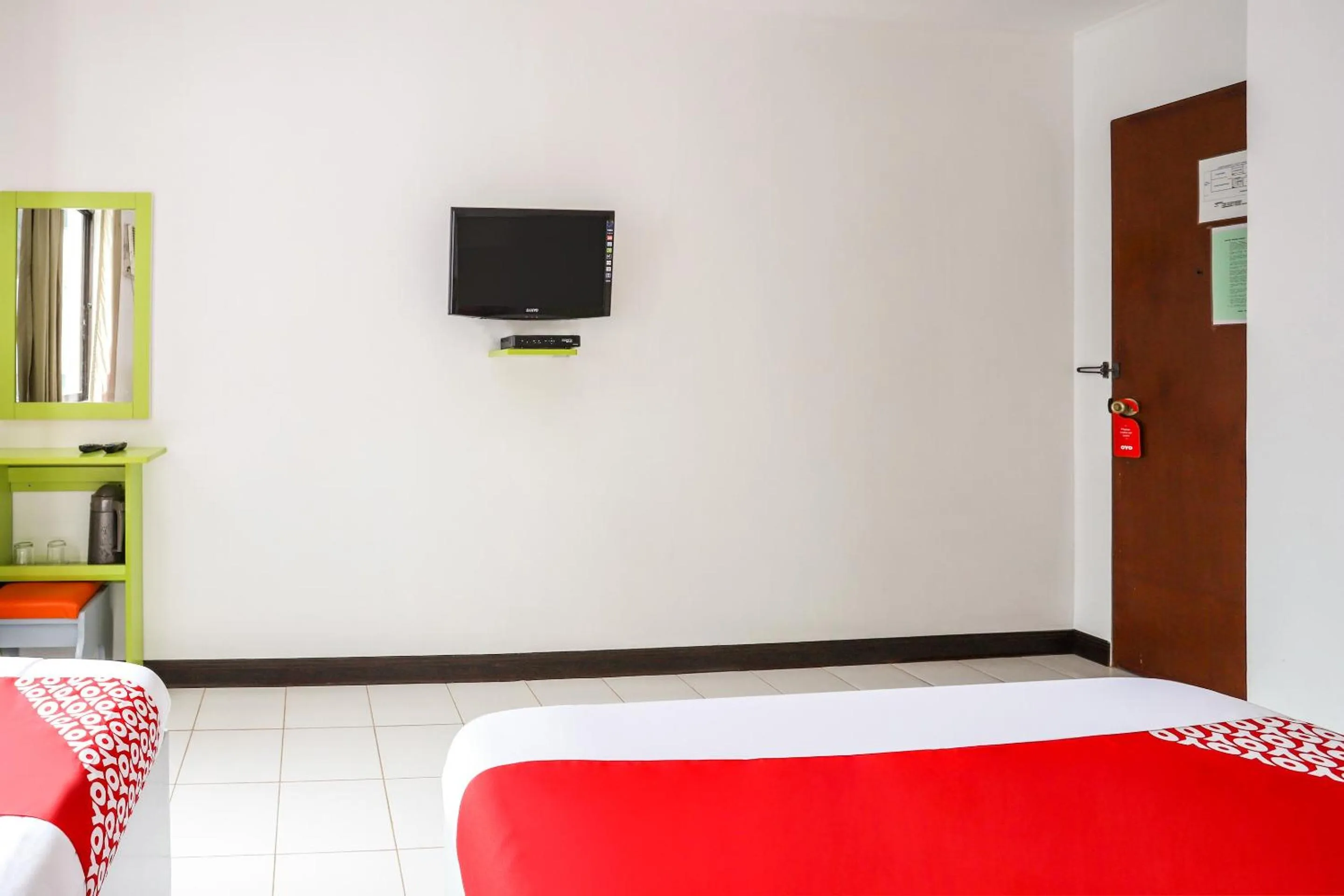 Bedroom, Bed in OYO 210 Apple Tree Suites