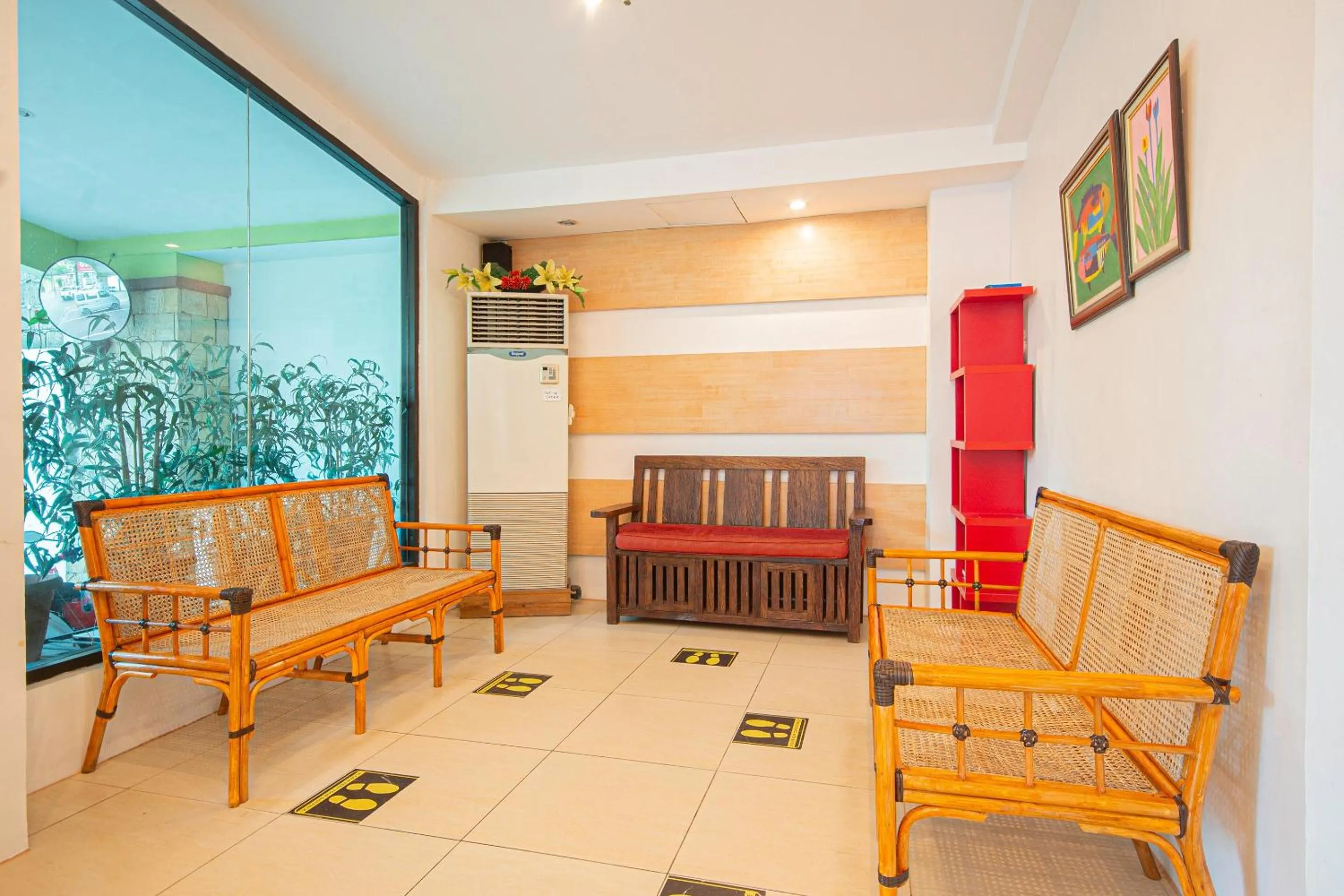 Lobby or reception in OYO 210 Apple Tree Suites
