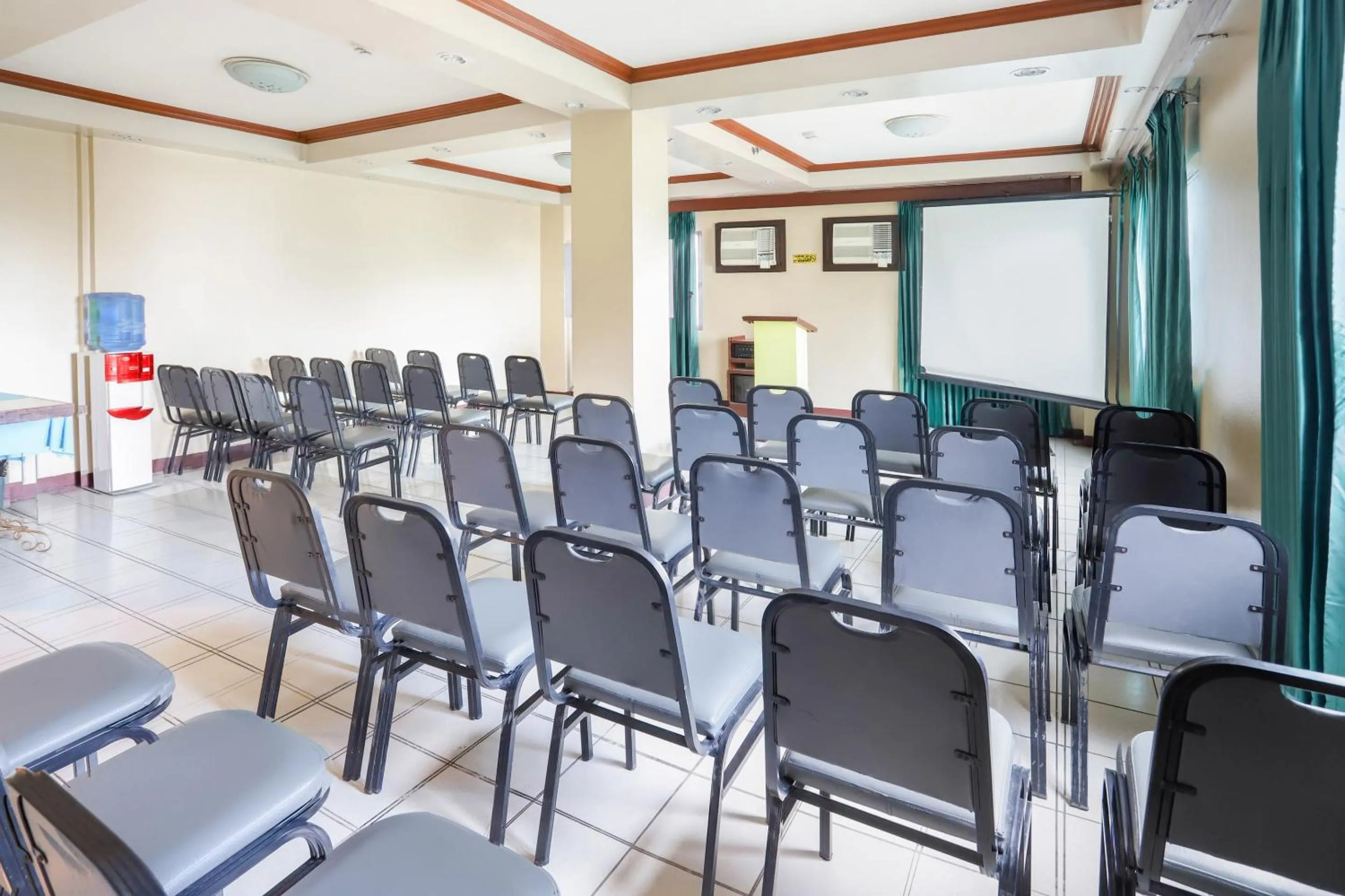 Business facilities in OYO 210 Apple Tree Suites