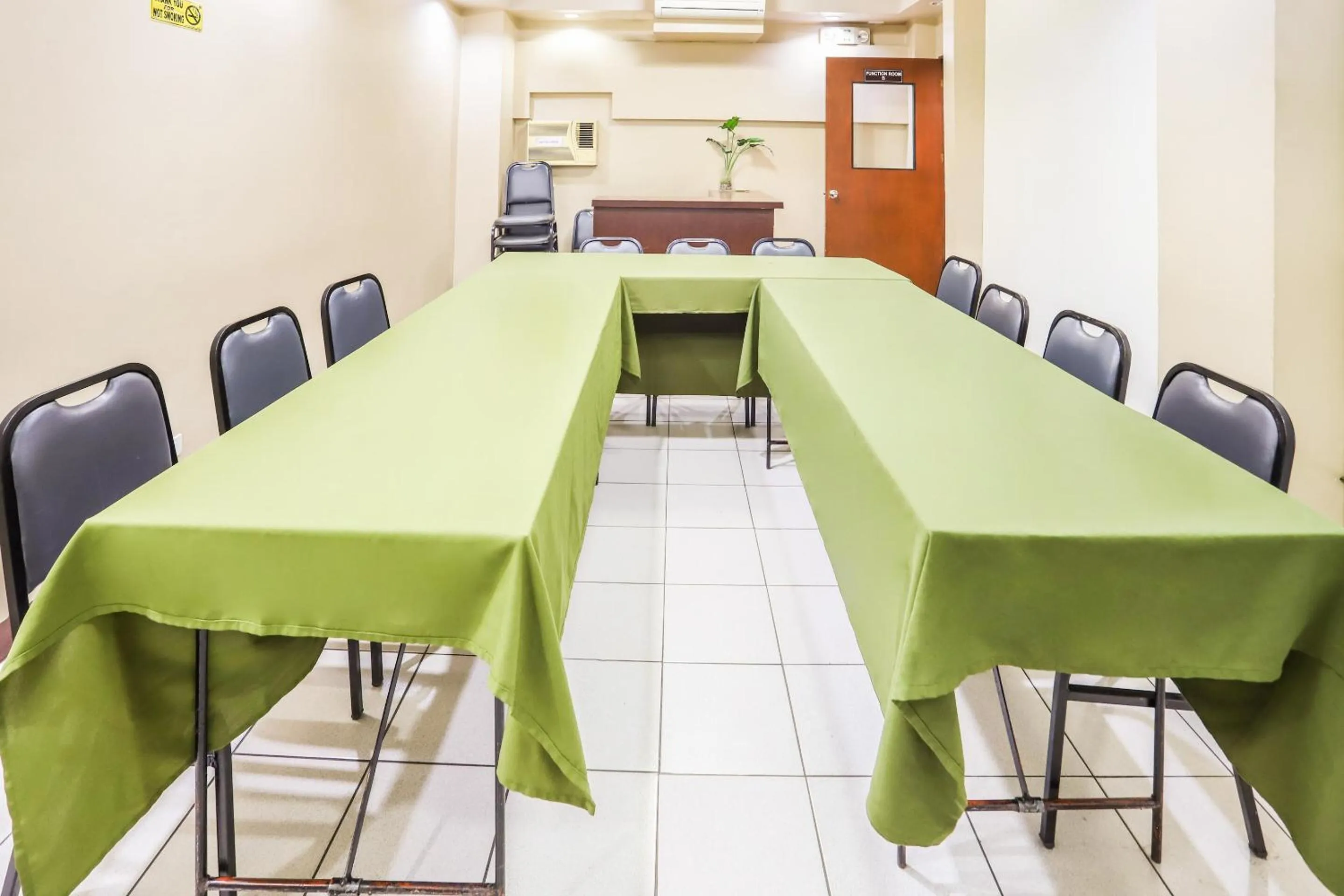 Business facilities in OYO 210 Apple Tree Suites
