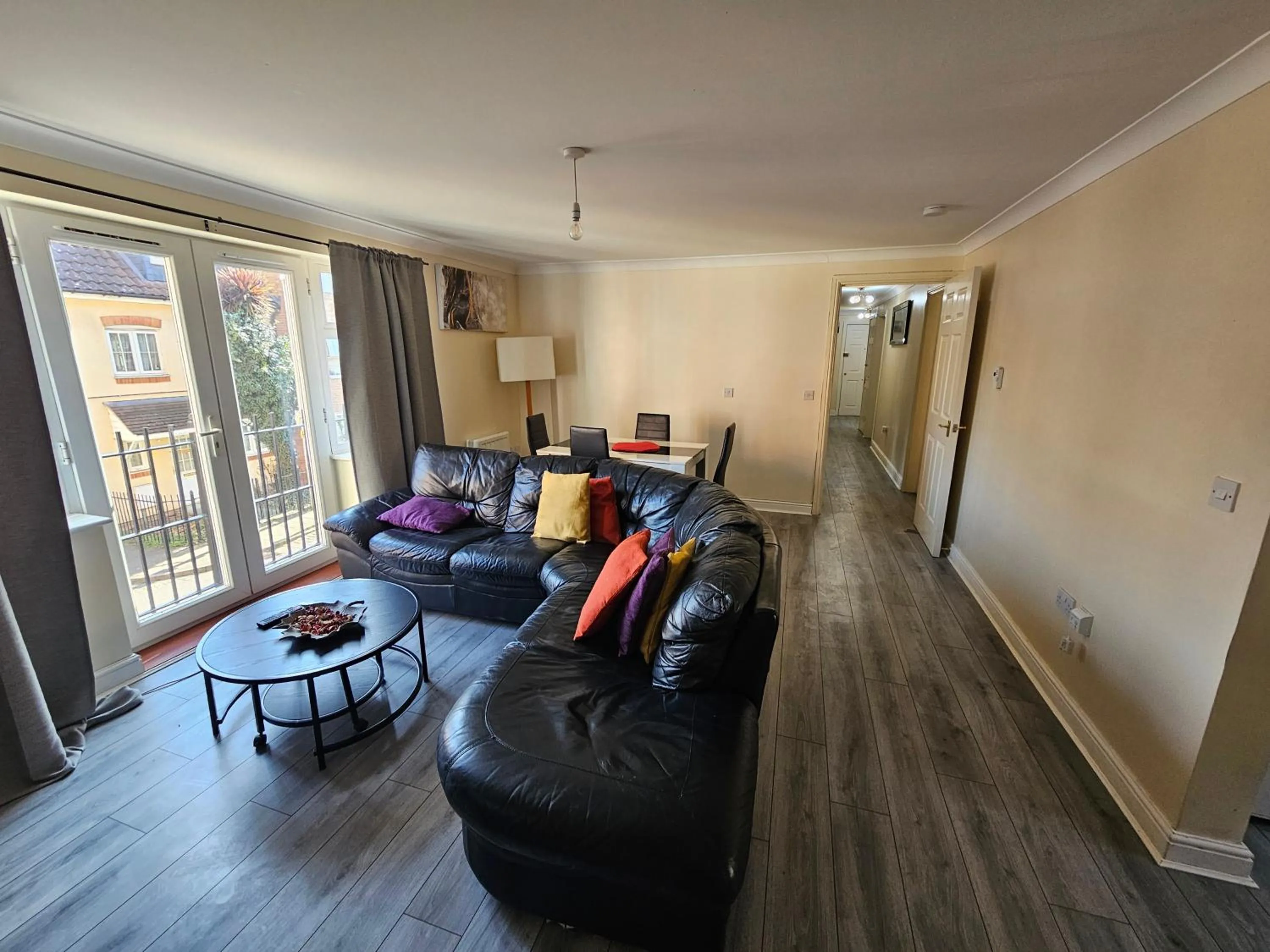 Sleek 4 bed Apartment with 2 bathrooms