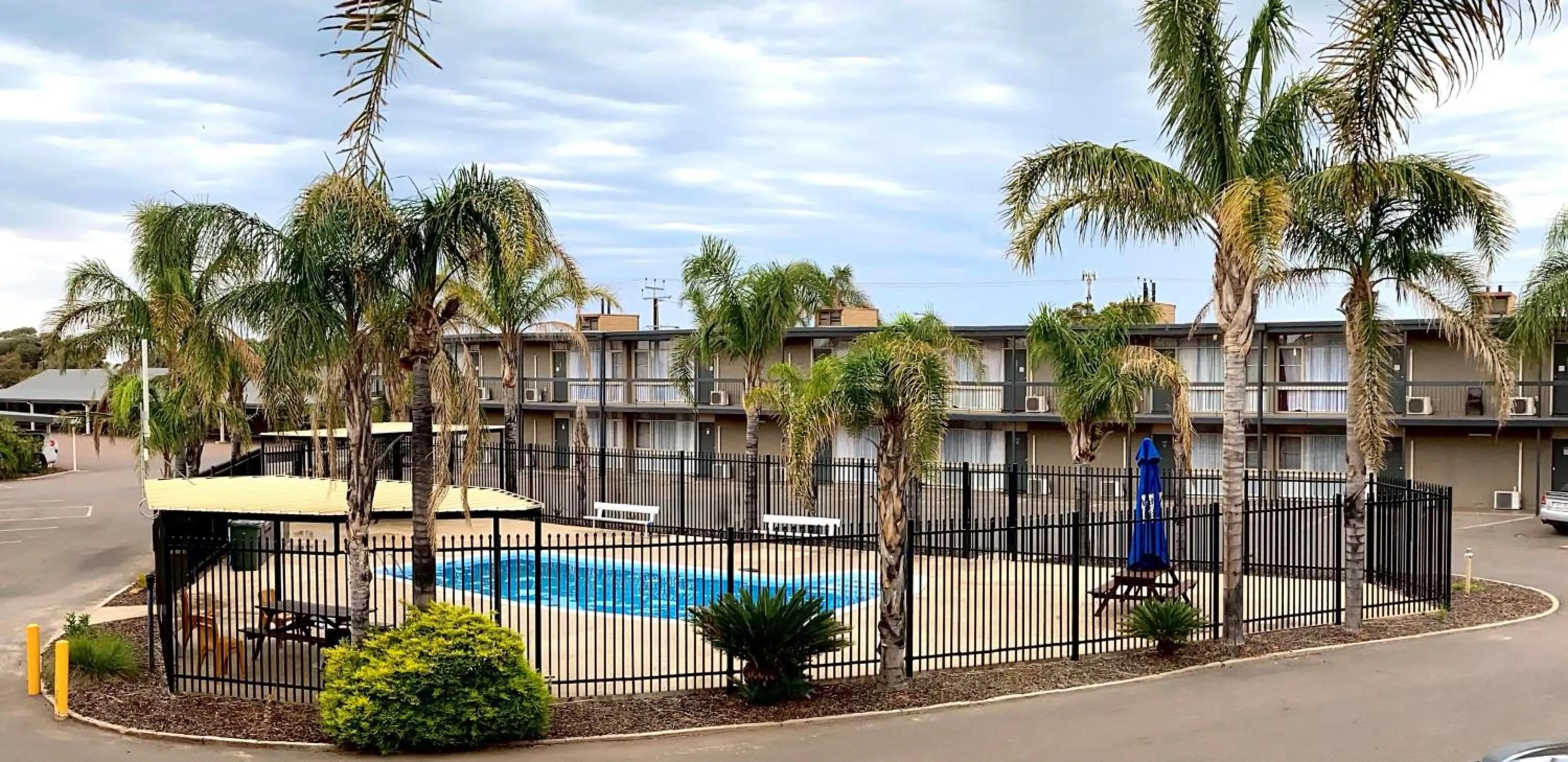 Swimming pool in Westland Hotel Motel
