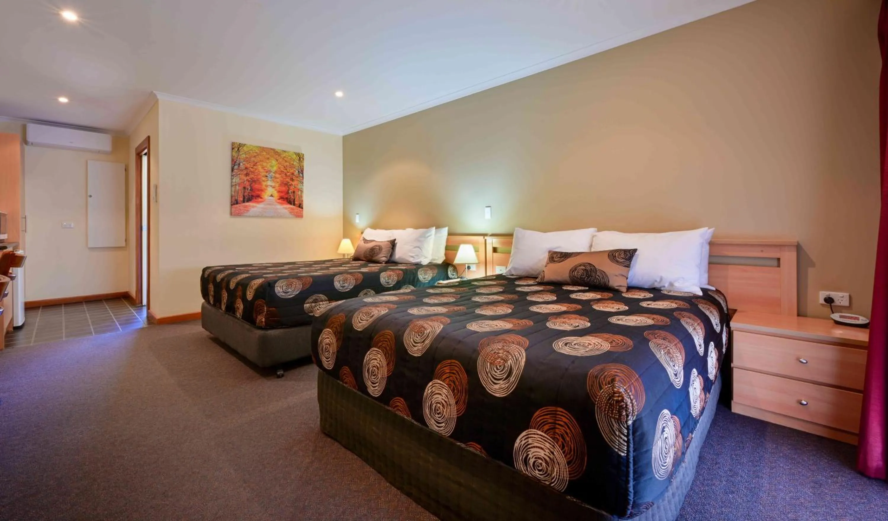 Bed in Westland Hotel Motel