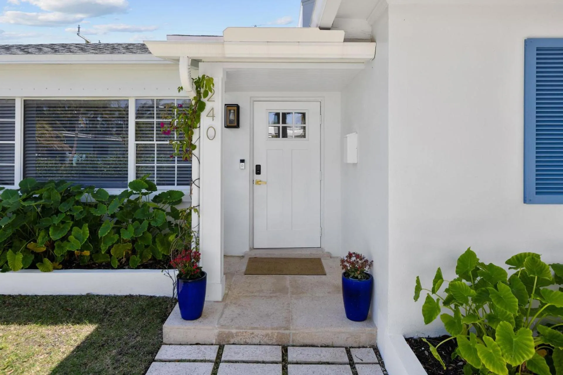 Property building in Santa Lucia Estate - Hotel Homes