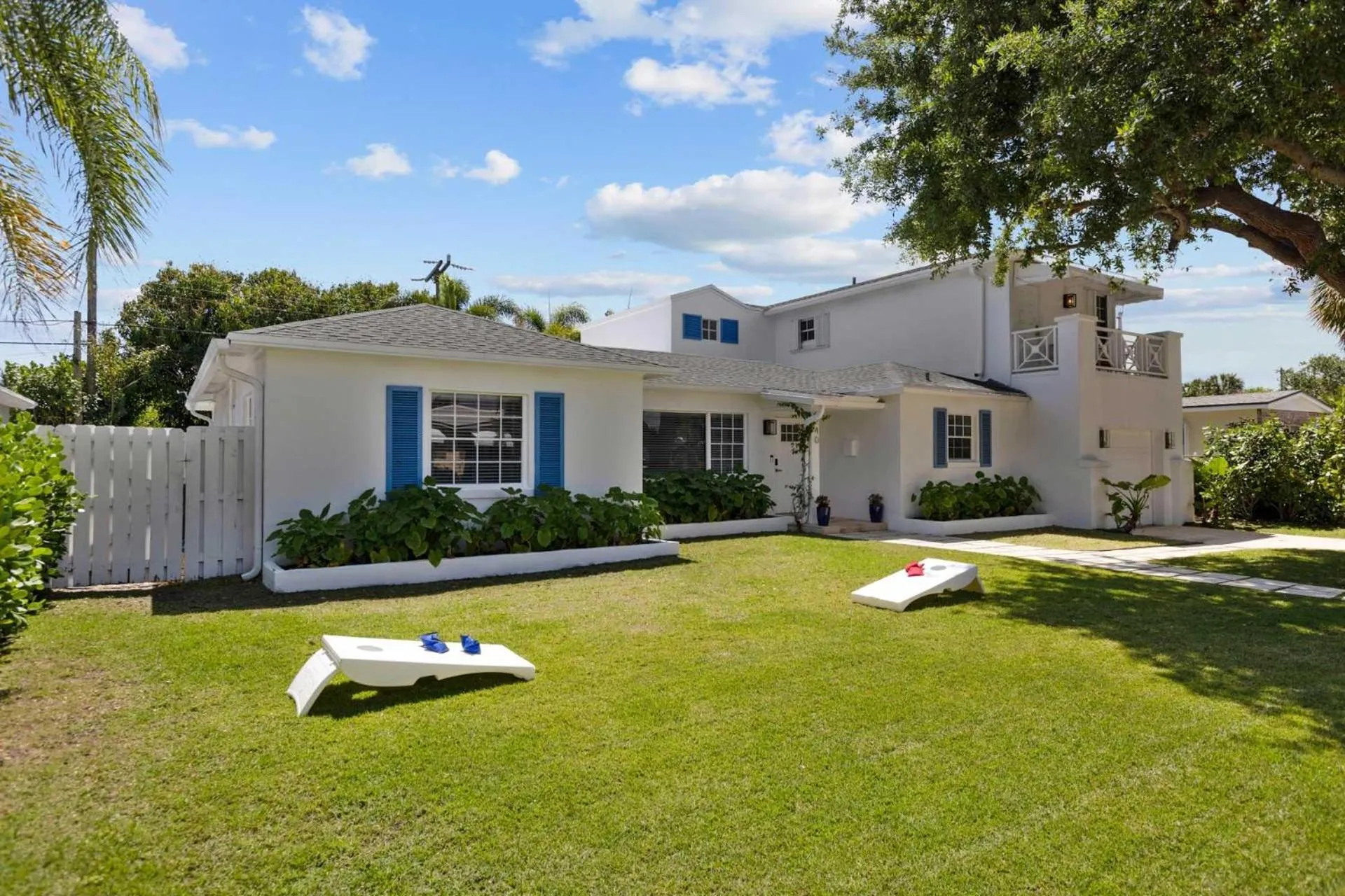 Property building in Santa Lucia Estate - Hotel Homes