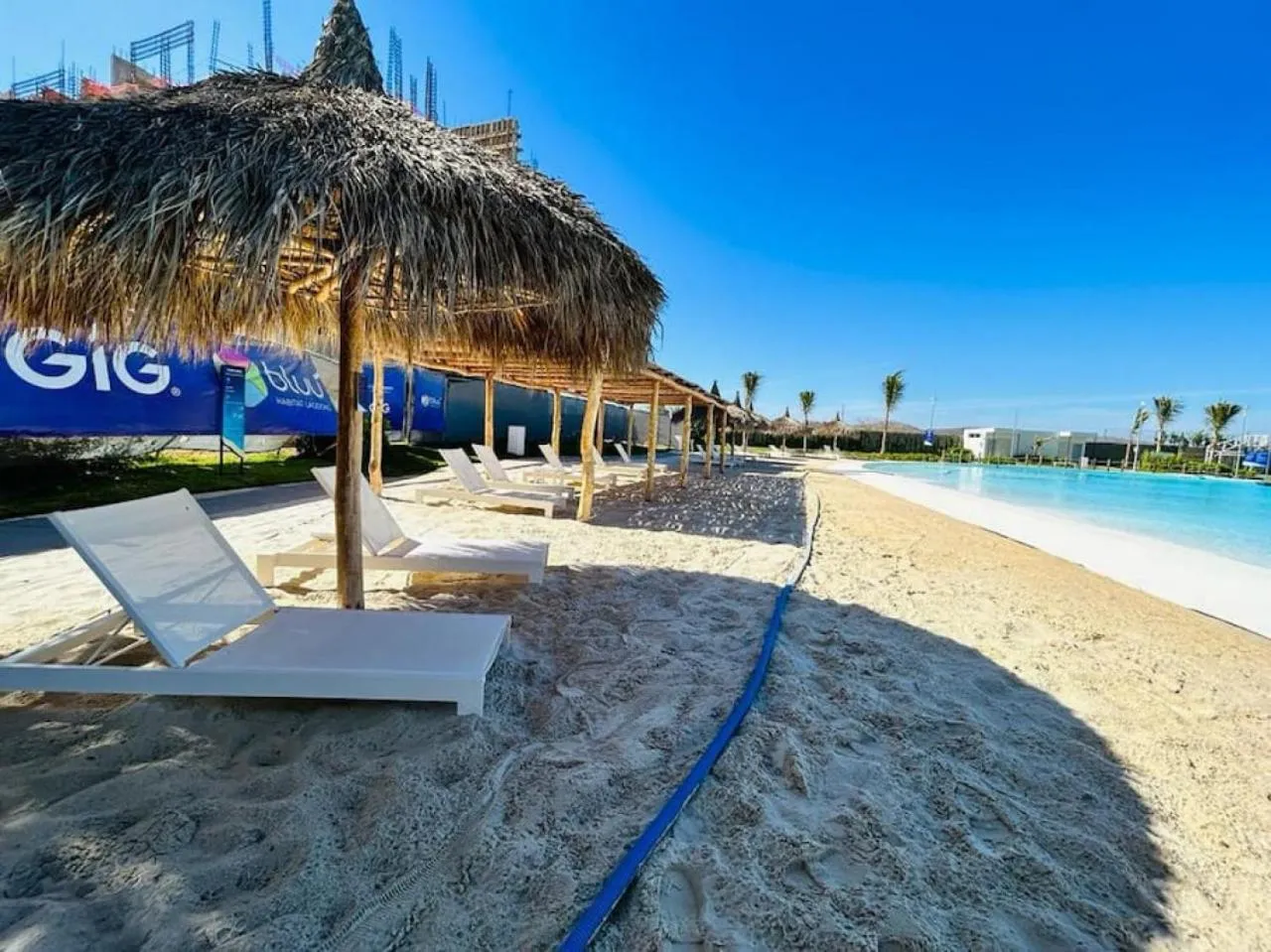 Day in Bluú lagoon · Depa enorme alberca