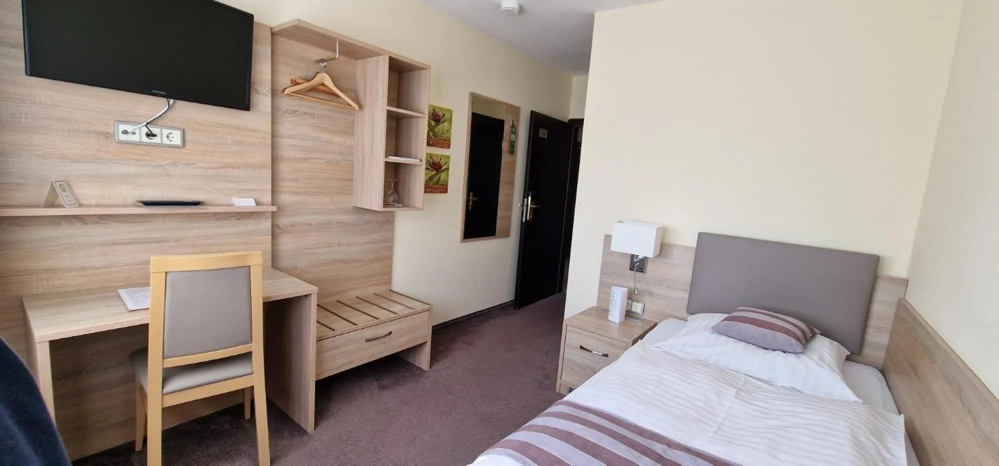 Photo of the whole room, Bed in Hotel & Restaurant Grotehof