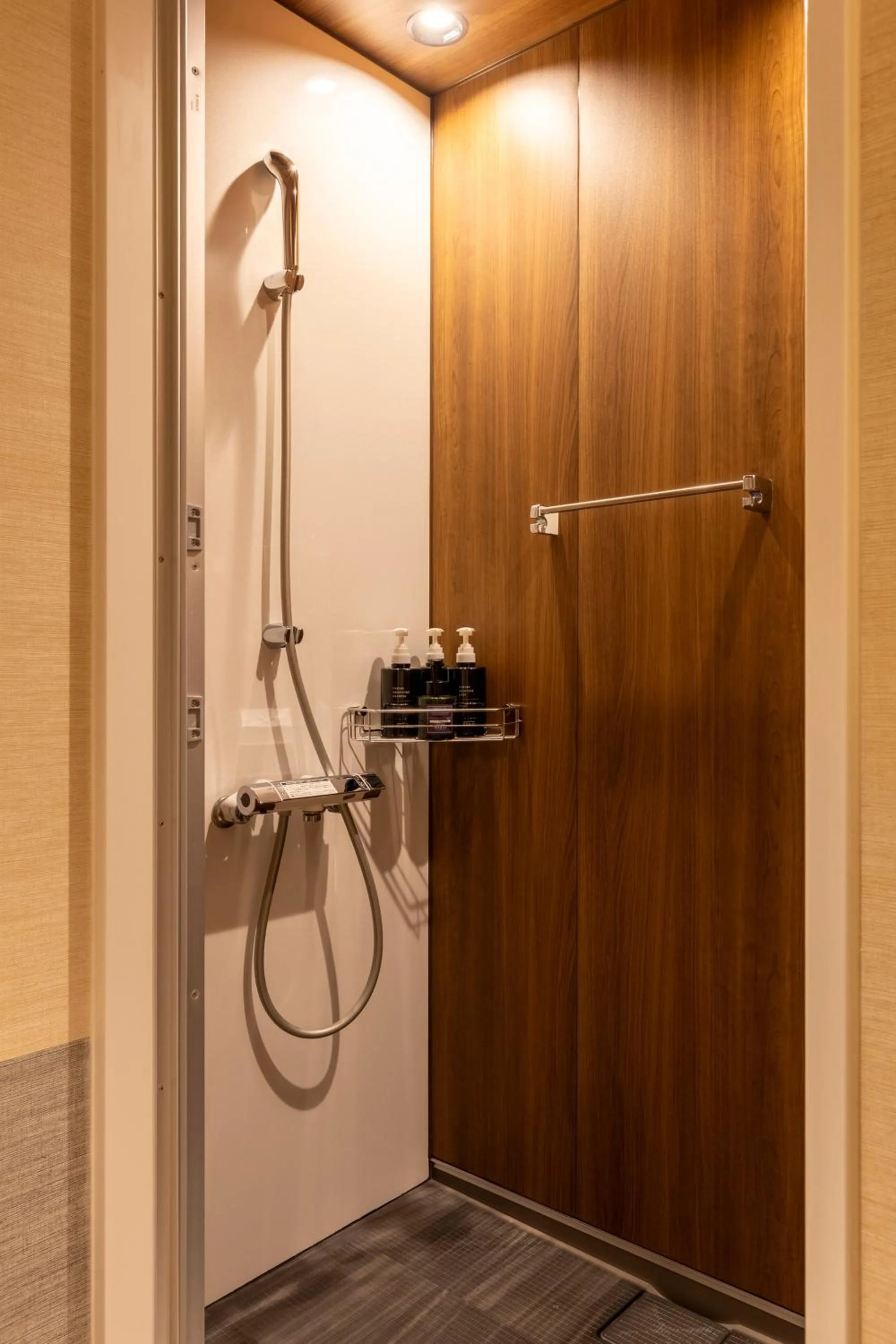Shower in HOTEL TOMOS ASAKUSA