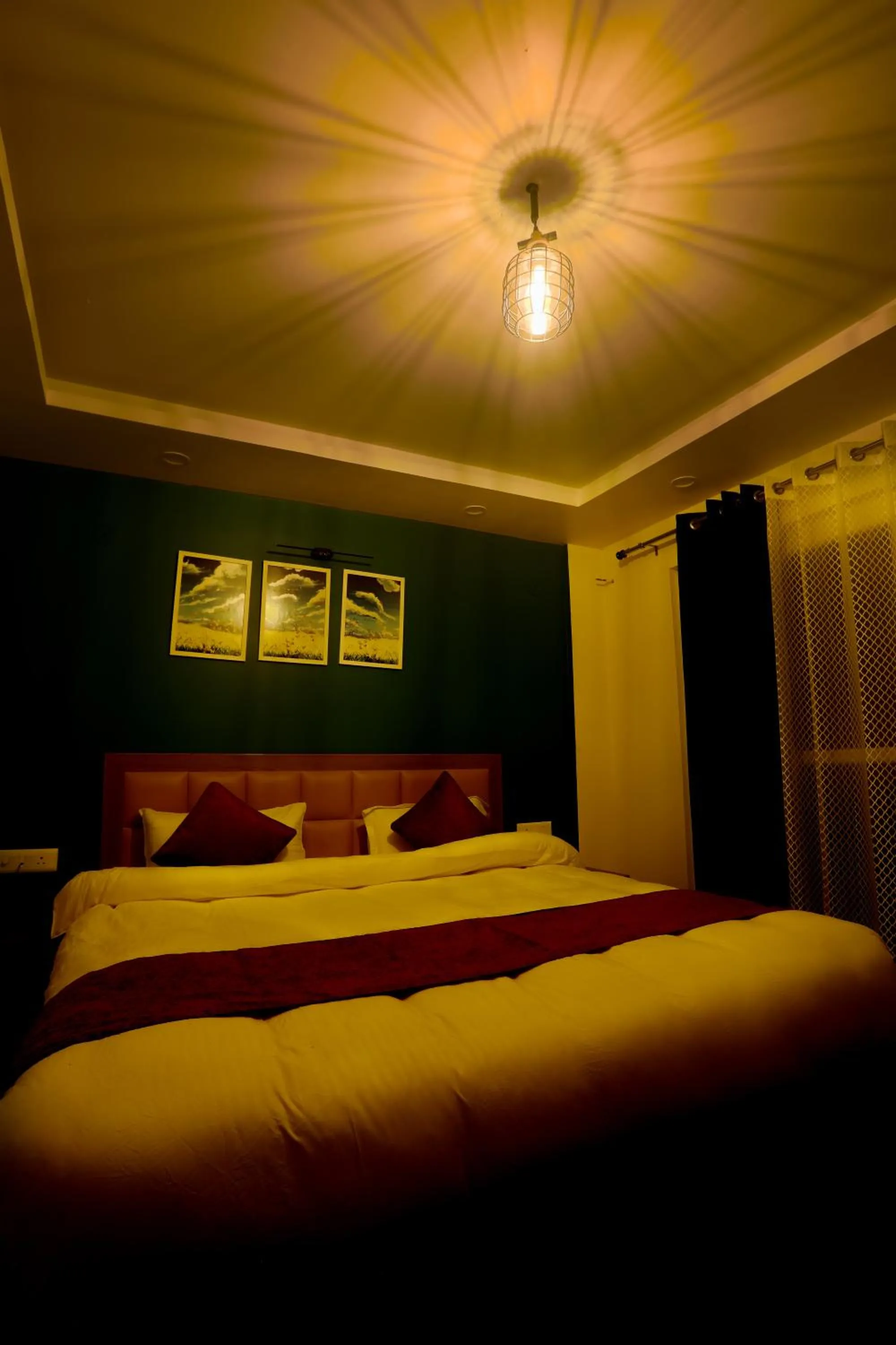 Bedroom, Bed in Mukteshwar Treat Resort