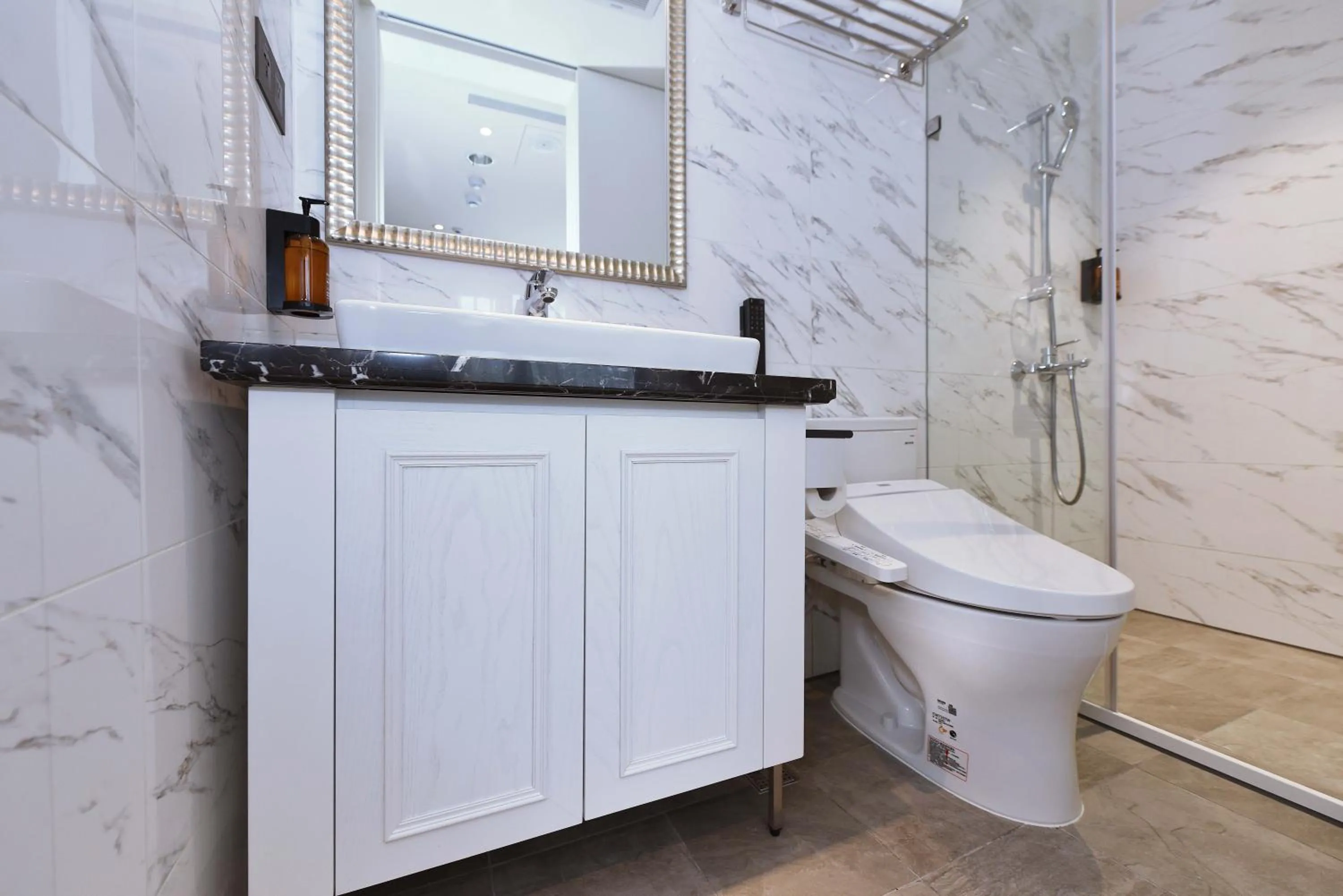 Shower in Fullon Poshtel - Shuili