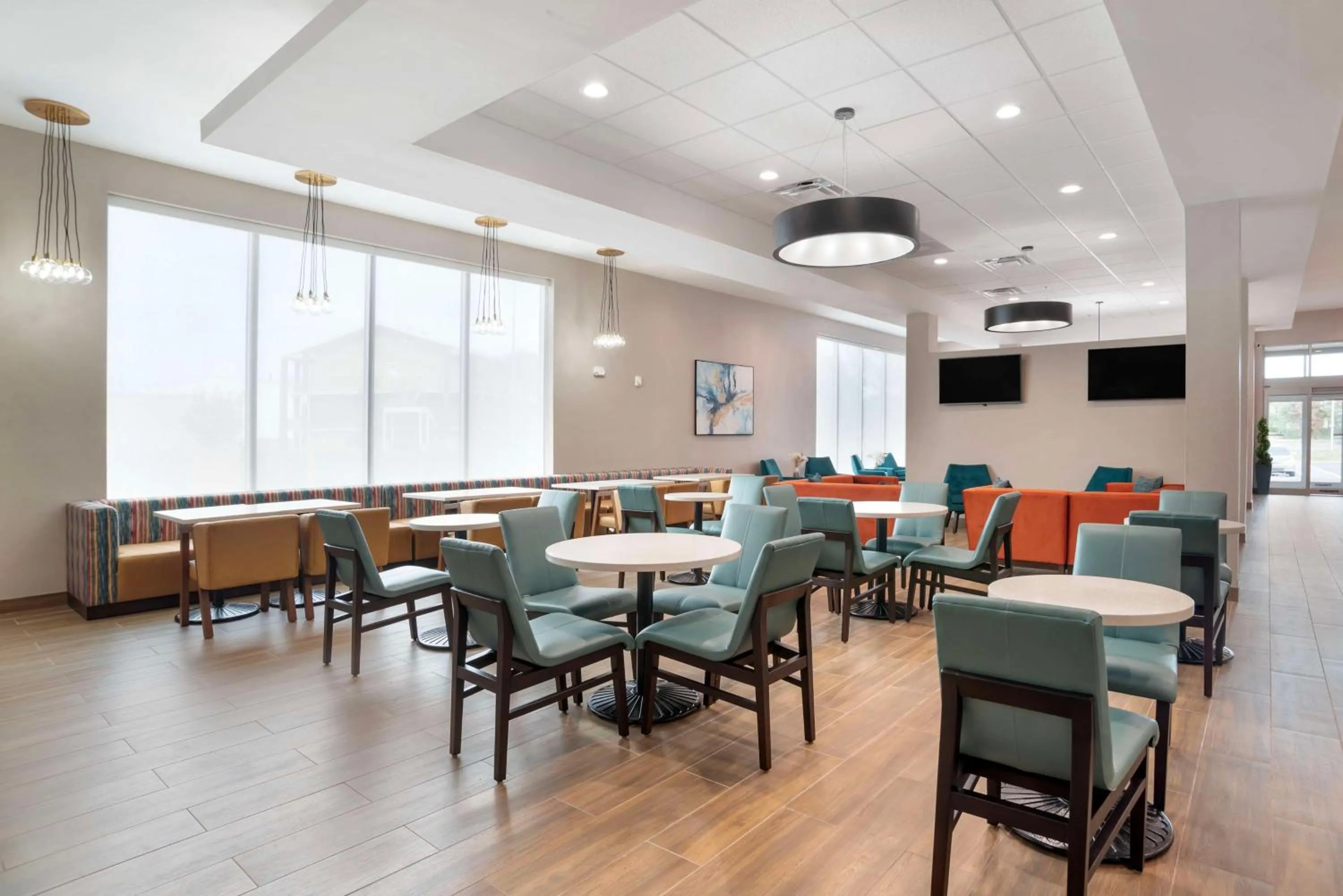 Breakfast in Best Western Plus Mobile Inn and Suites