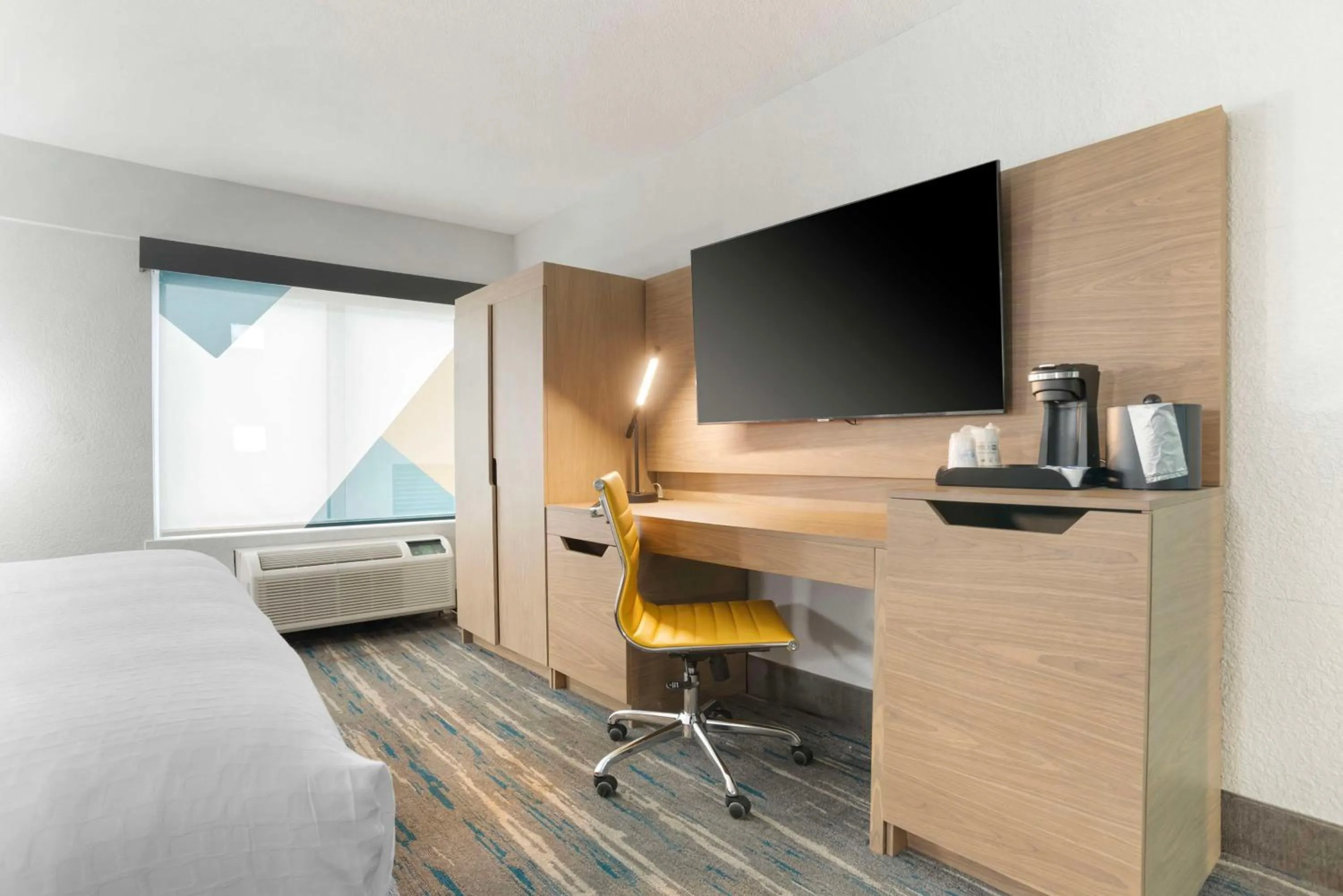 Bedroom, Bed in Best Western Plus Mobile Inn and Suites