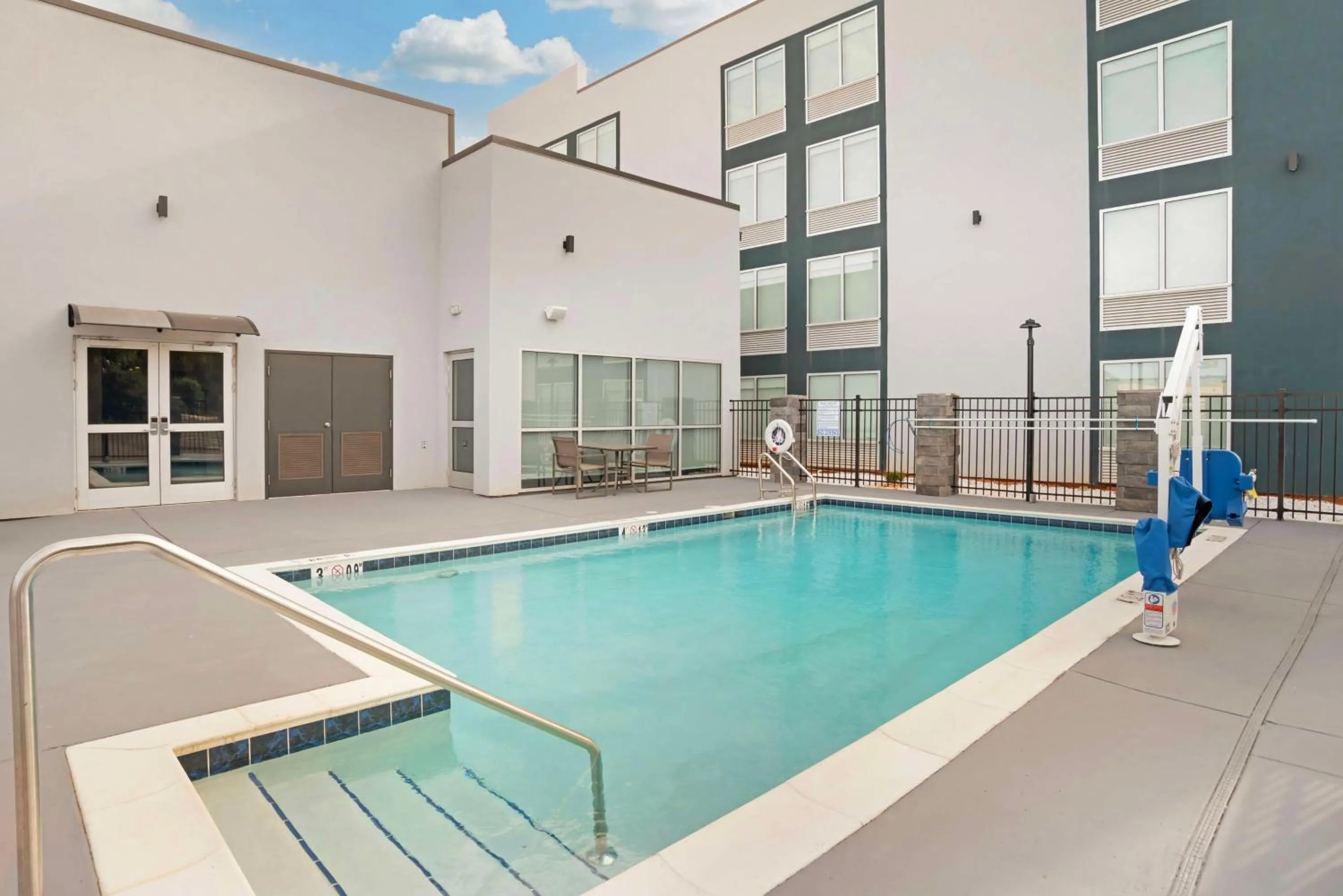 Pool view in Best Western Plus Mobile Inn and Suites