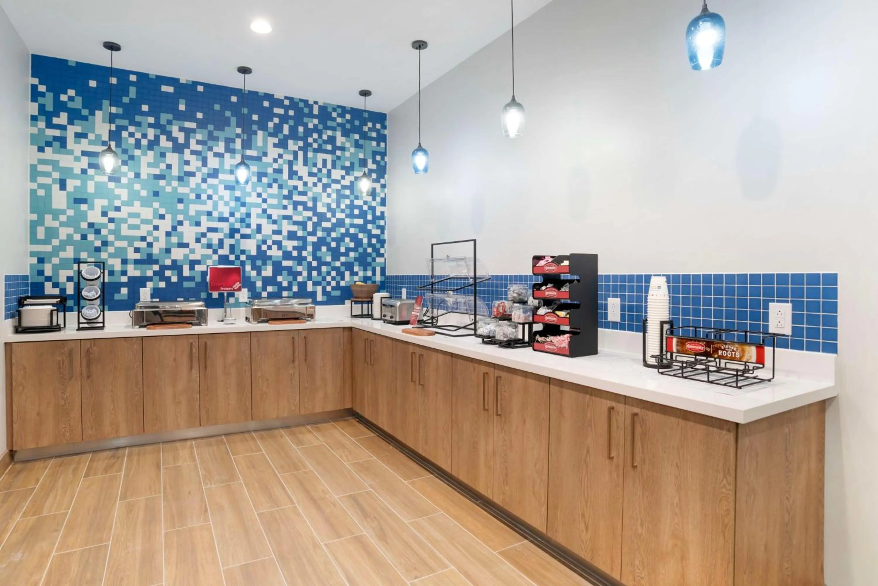 Breakfast in Best Western Plus Mobile Inn and Suites