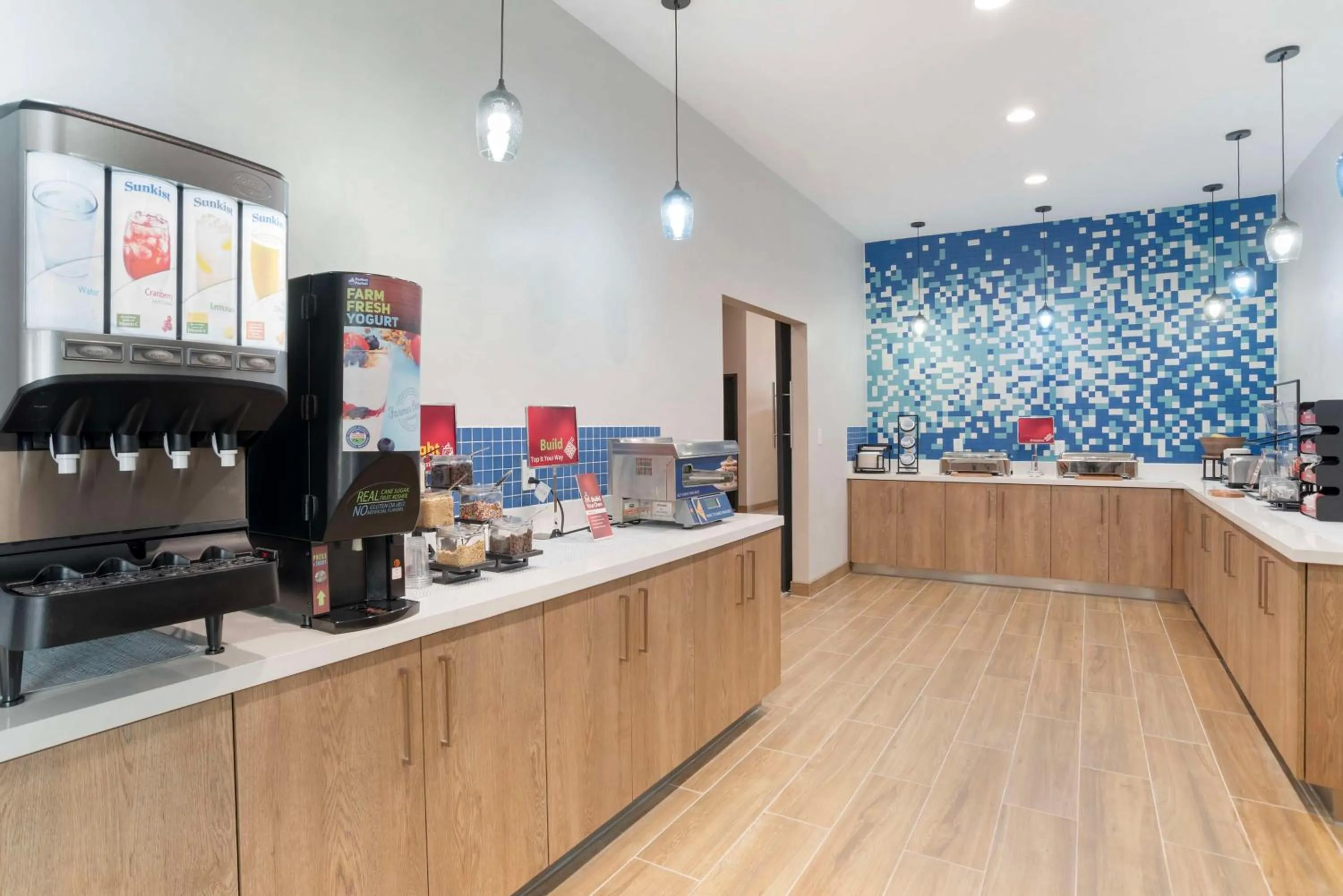 Breakfast in Best Western Plus Mobile Inn and Suites