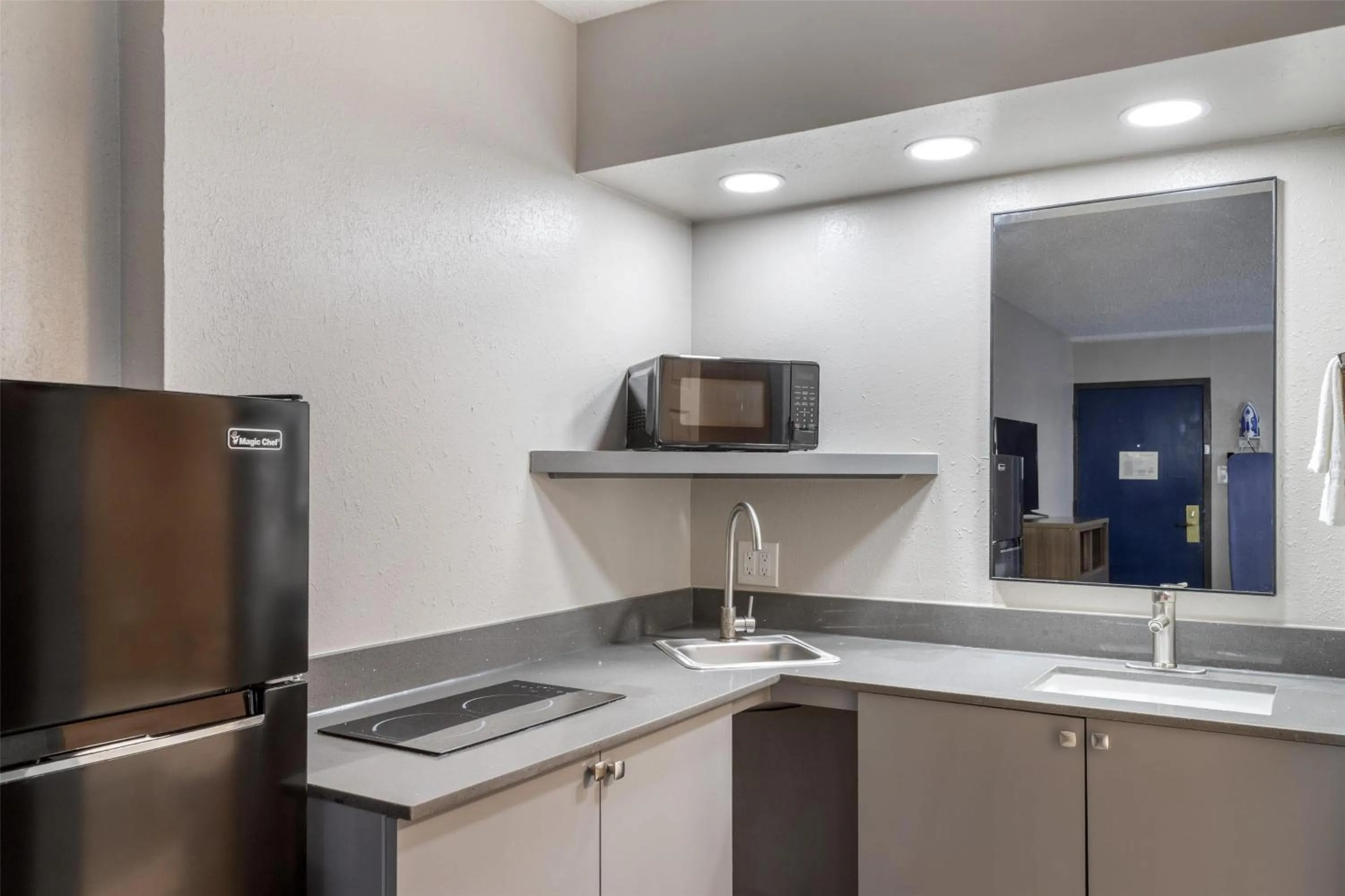 Bedroom in SureStay Studio by Best Western Victoria