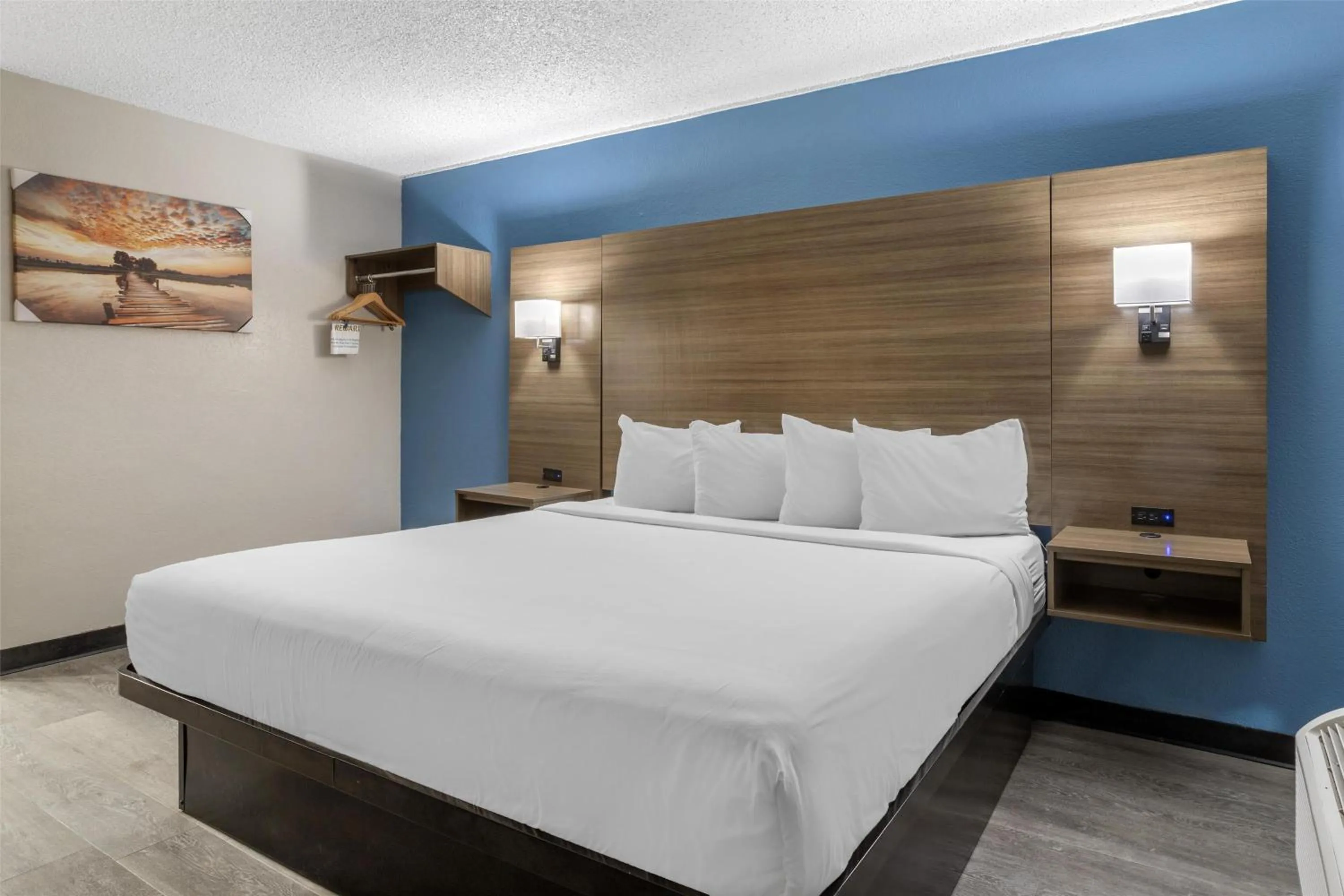 Bedroom, Bed in SureStay Studio by Best Western Victoria