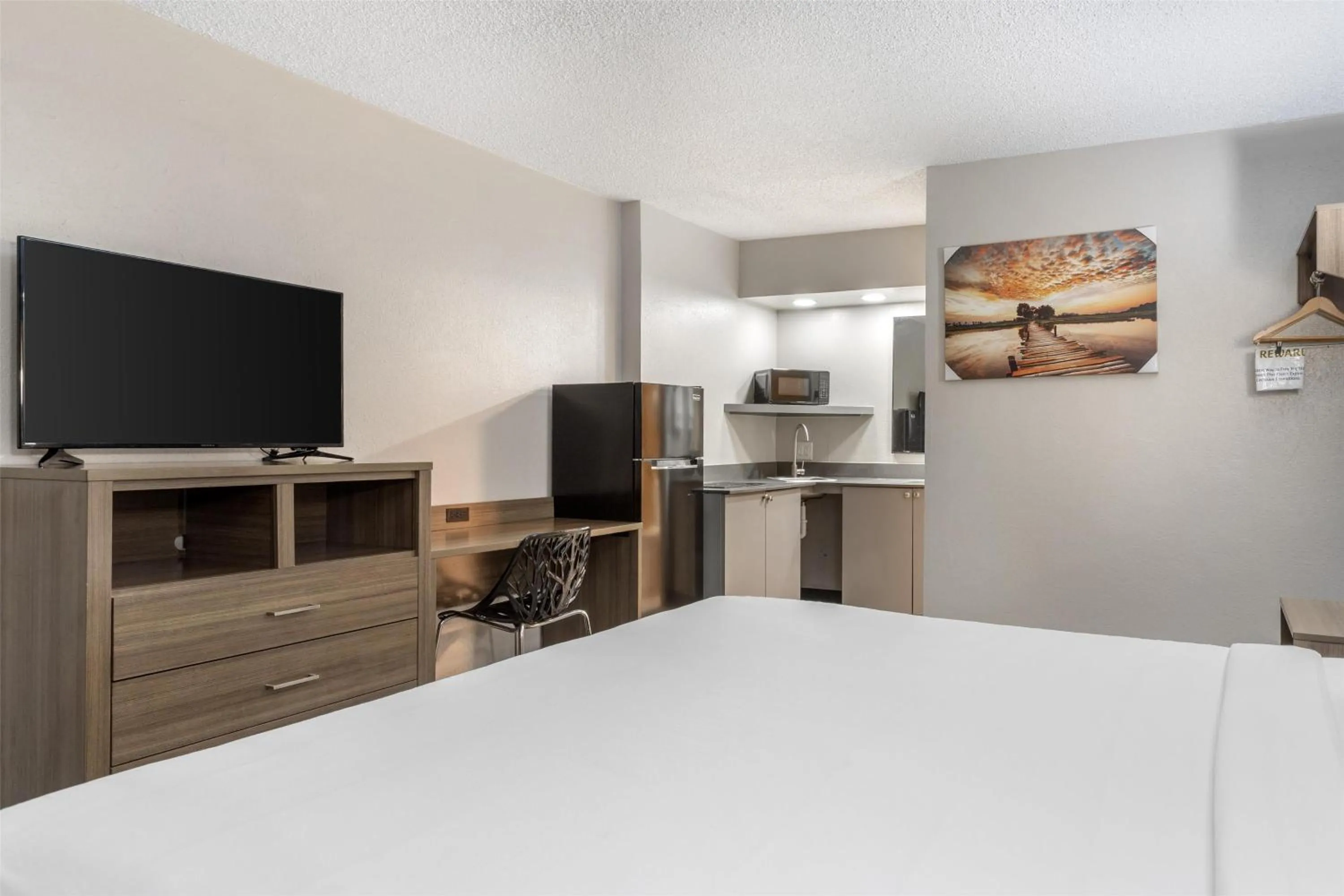 Bedroom, Bed in SureStay Studio by Best Western Victoria