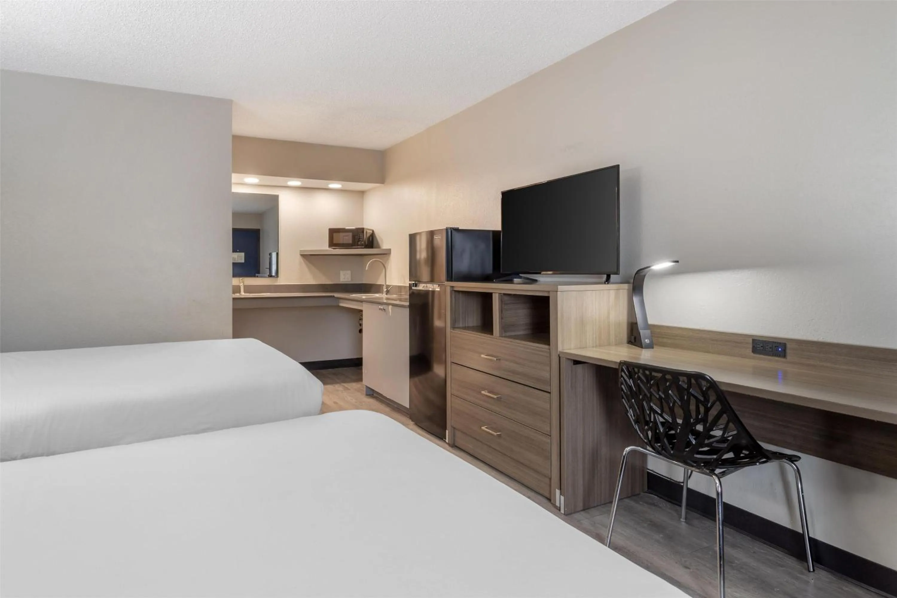 Bedroom, Bed in SureStay Studio by Best Western Victoria