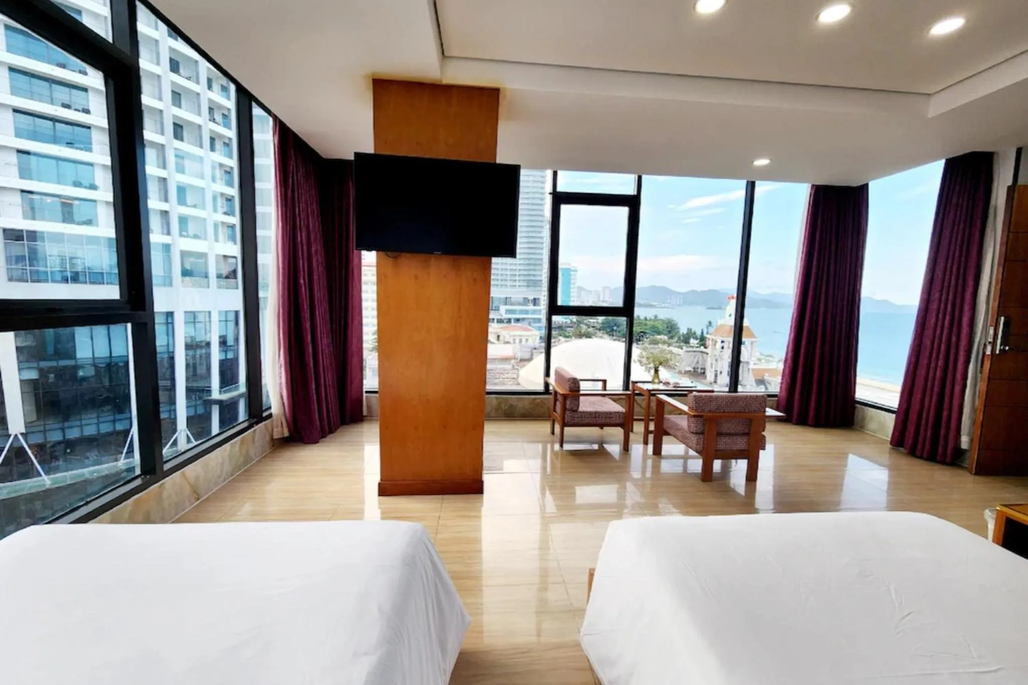 Sea view, Bed in Happy Light Central Nha Trang