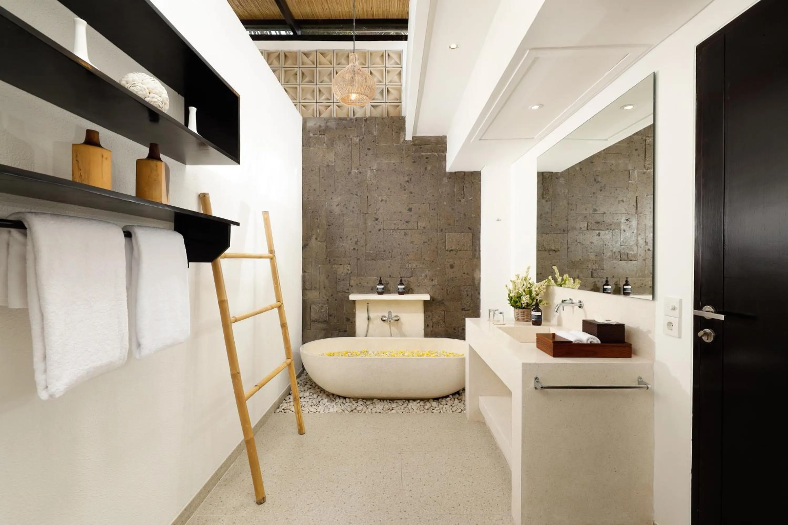 Bathroom in Black Beach Villa - Absolute Beachfront Escape