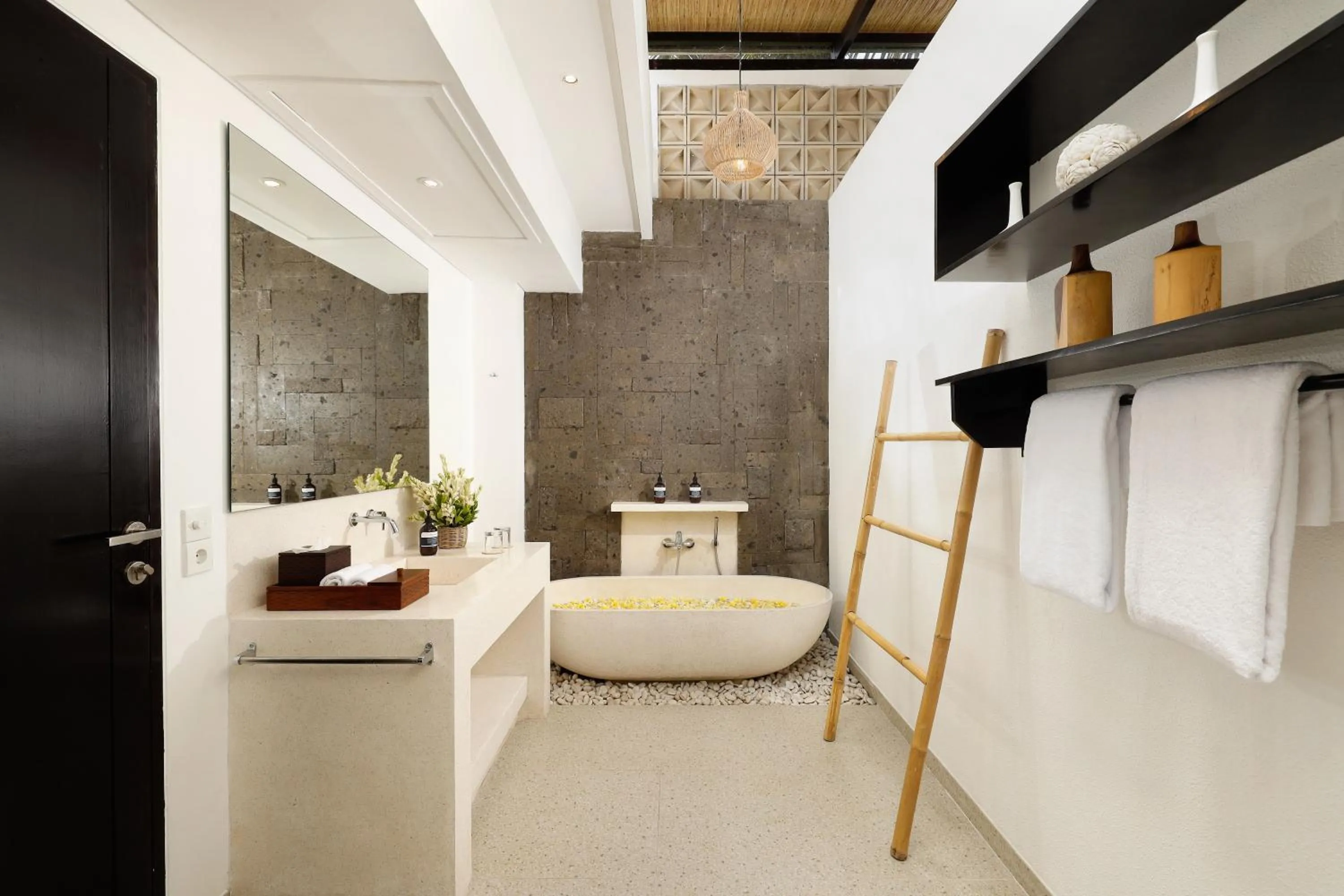 towels in Black Beach Villa - Absolute Beachfront Escape