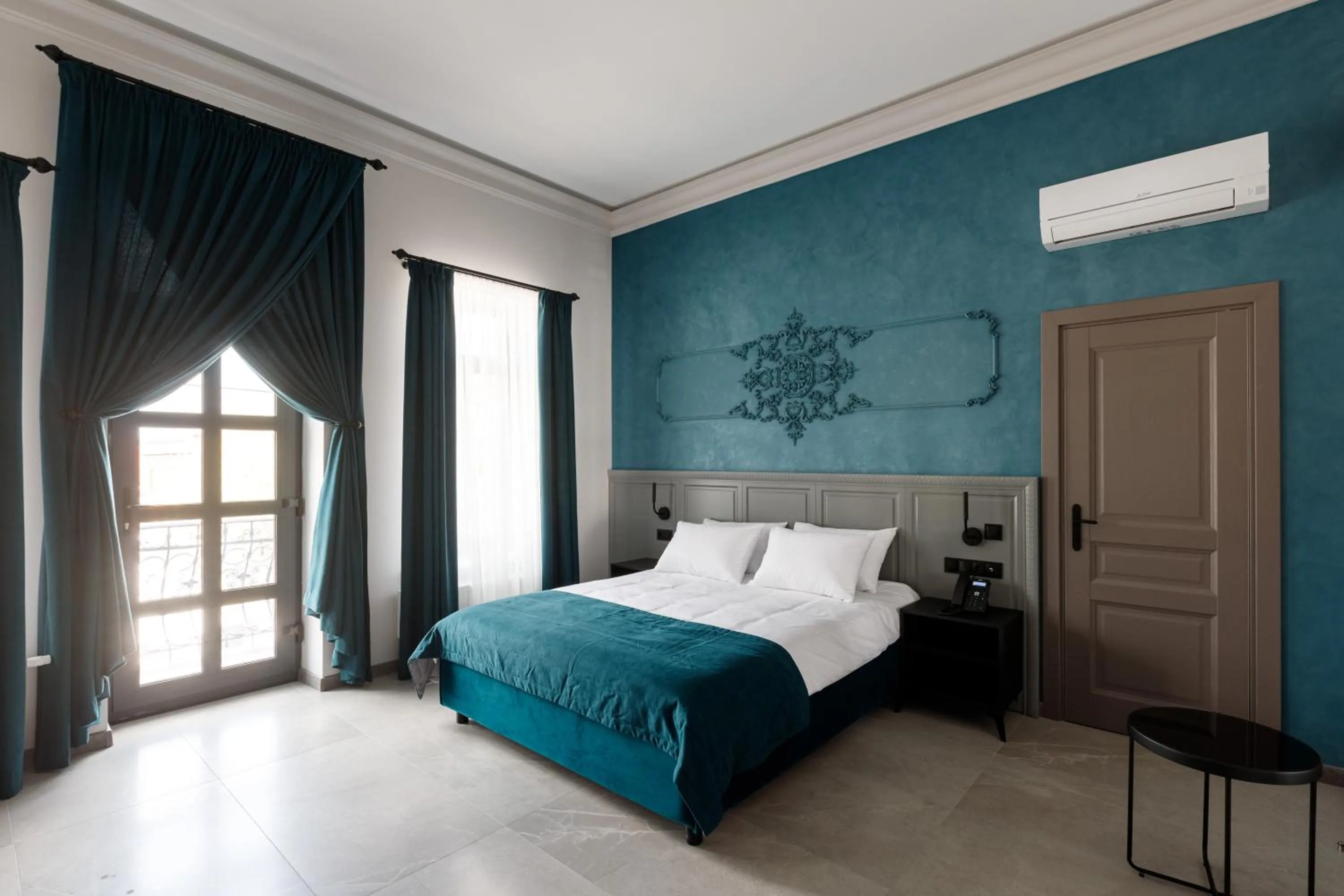 Photo of the whole room, Bed in Richmond Hotel