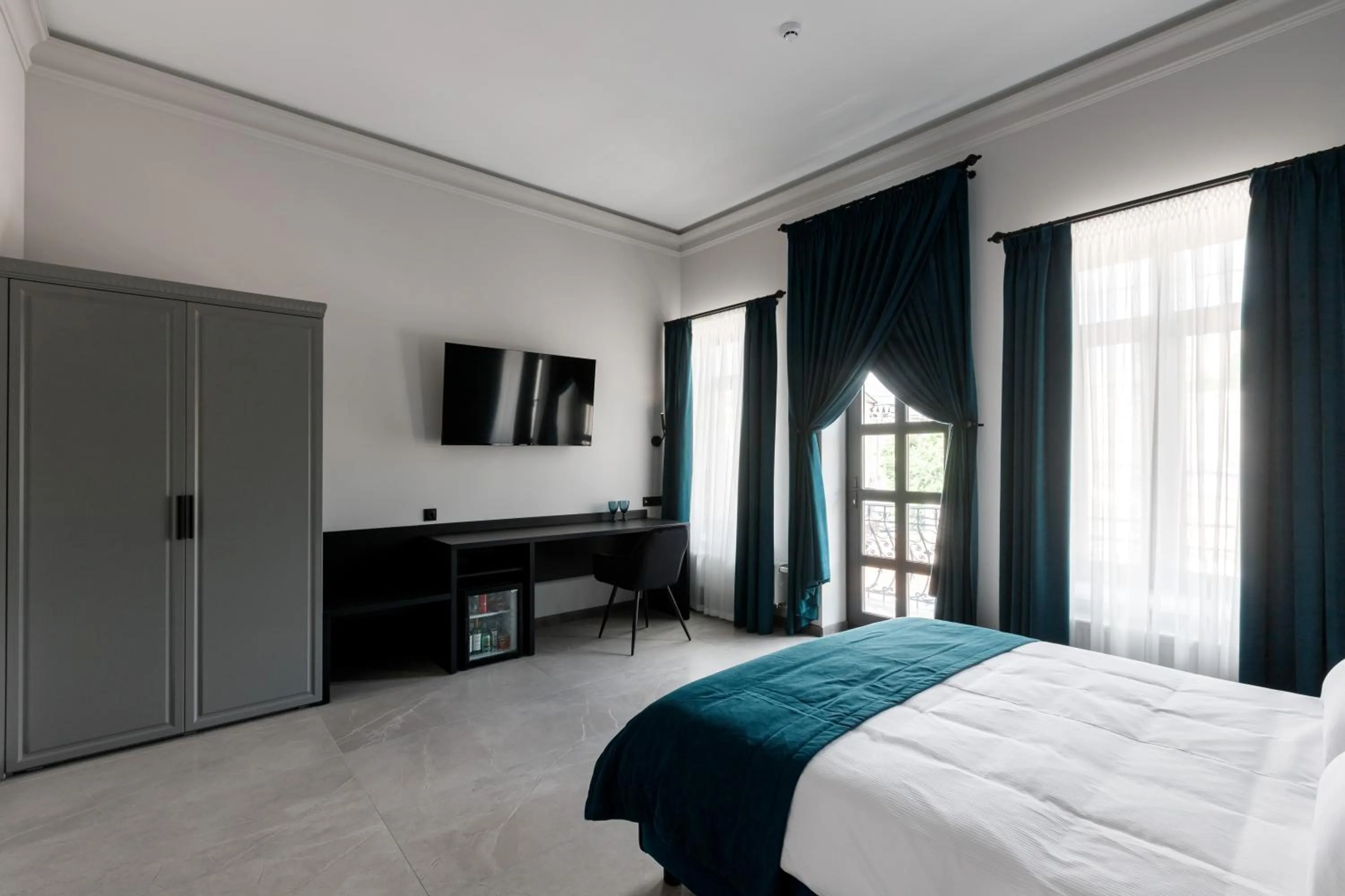 Photo of the whole room, Bed in Richmond Hotel