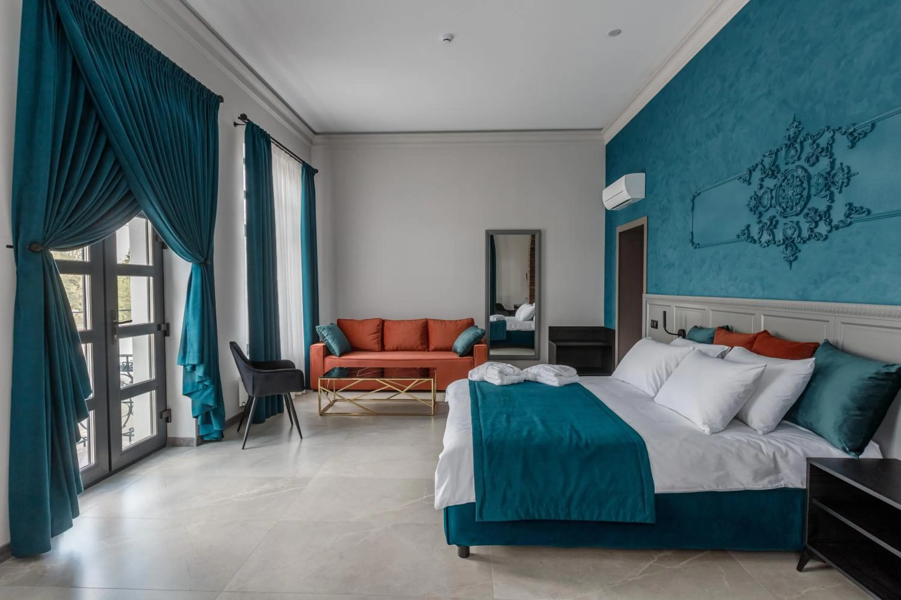 Photo of the whole room, Bed in Richmond Hotel