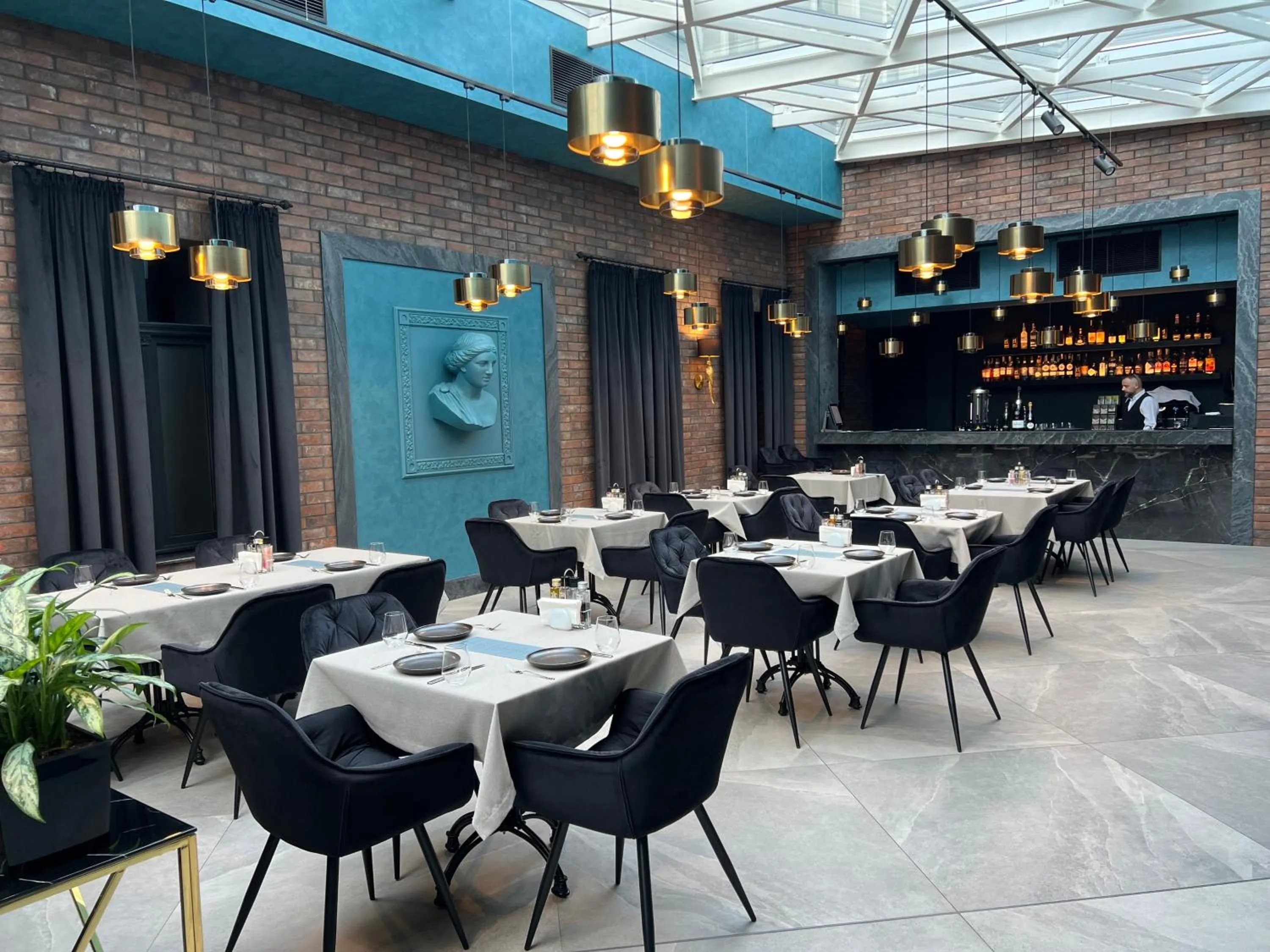 Restaurant/places to eat in Richmond Hotel