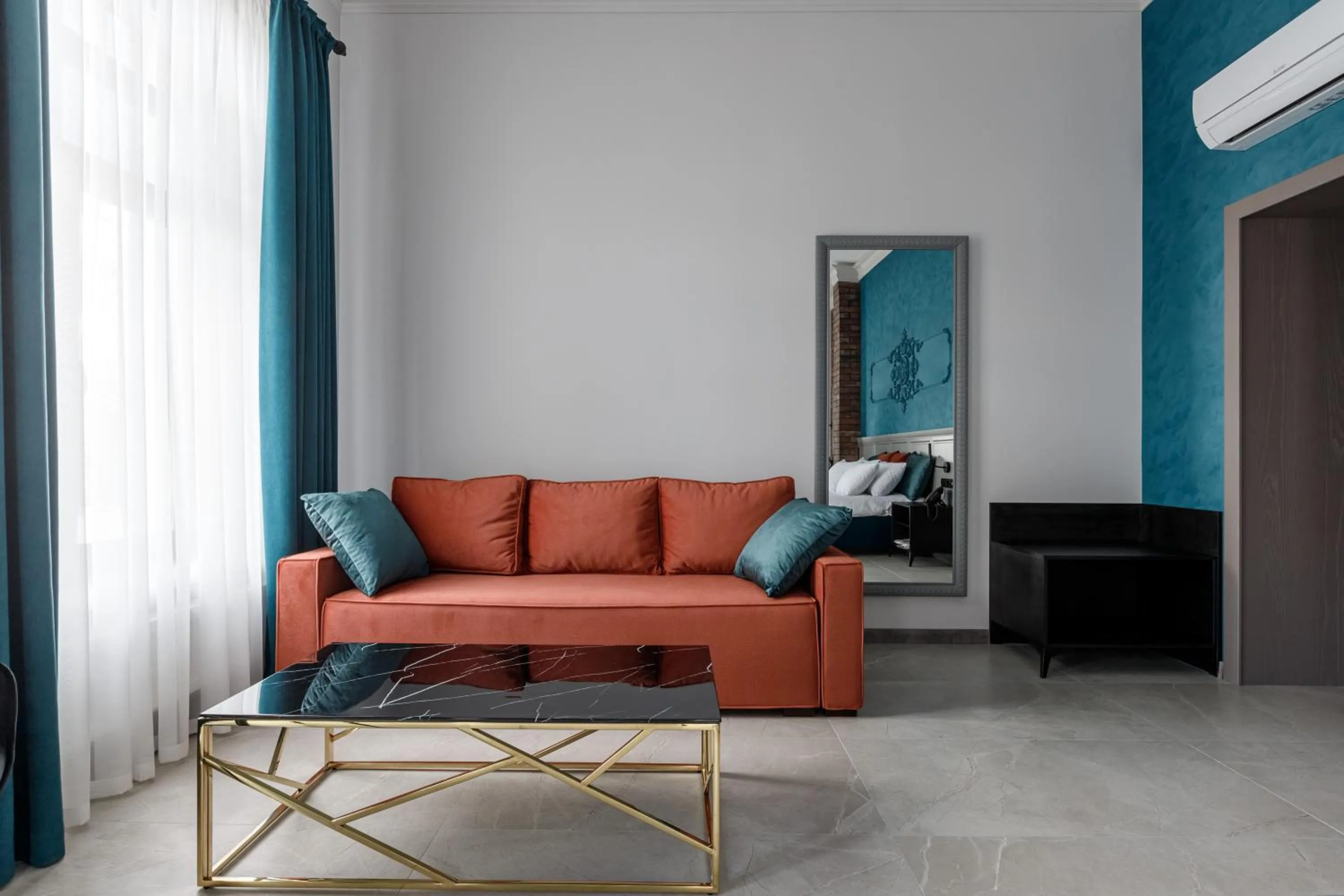 Seating area in Richmond Hotel