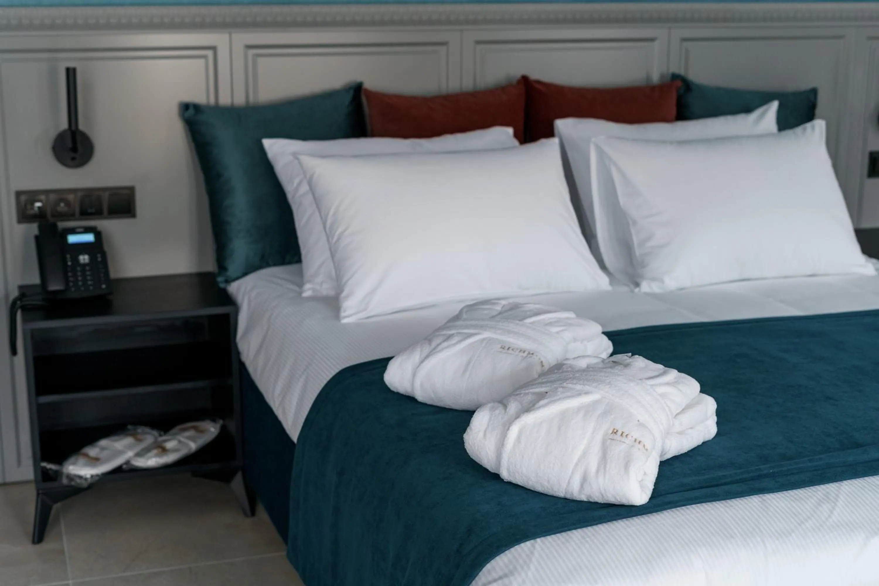 Photo of the whole room, Bed in Richmond Hotel