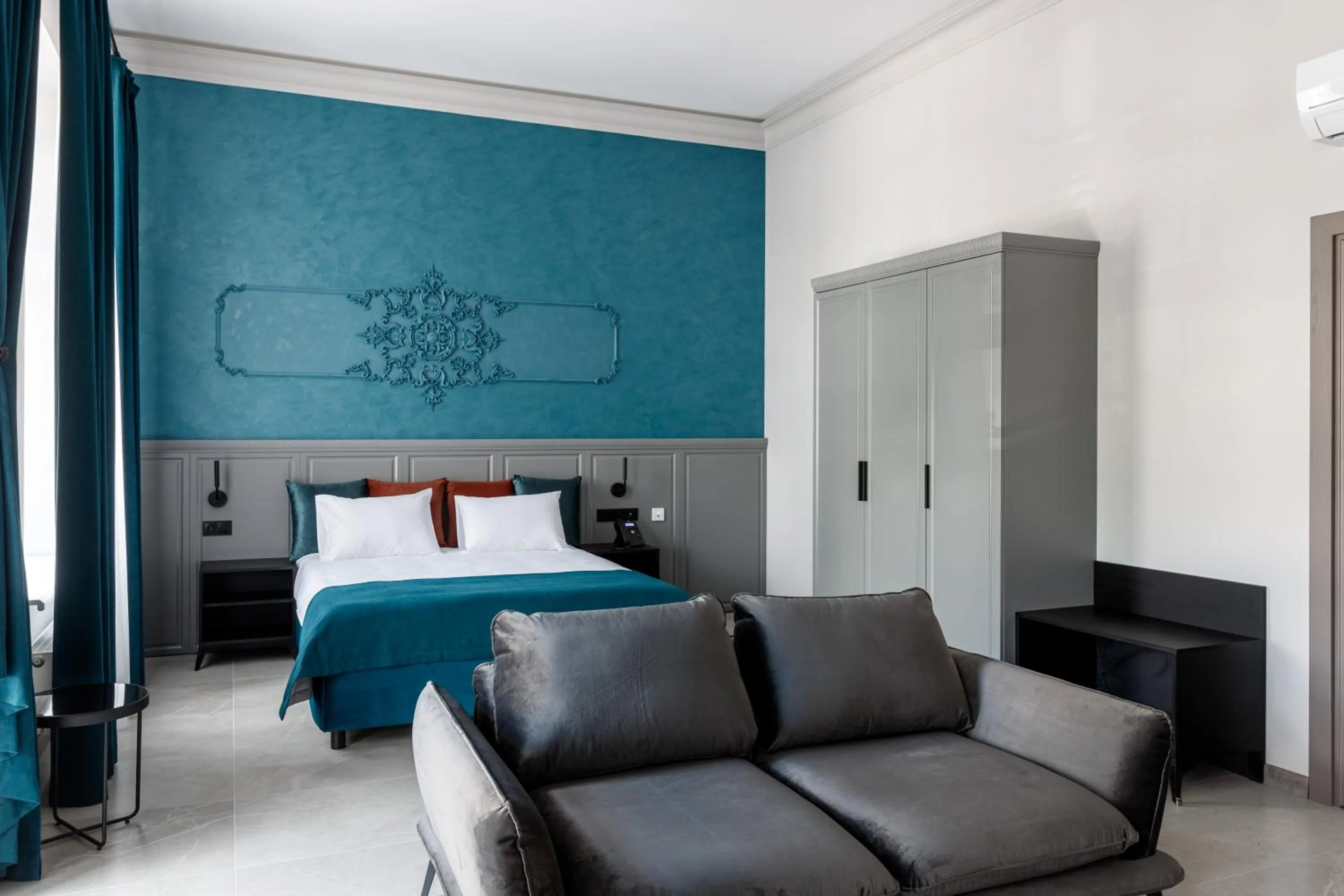 Photo of the whole room, Bed in Richmond Hotel