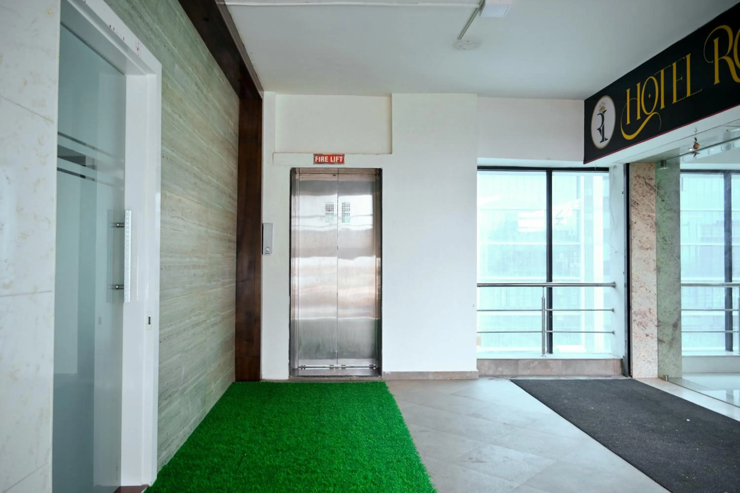 elevator in Hotel Royal Ican Sindhubhavan Road