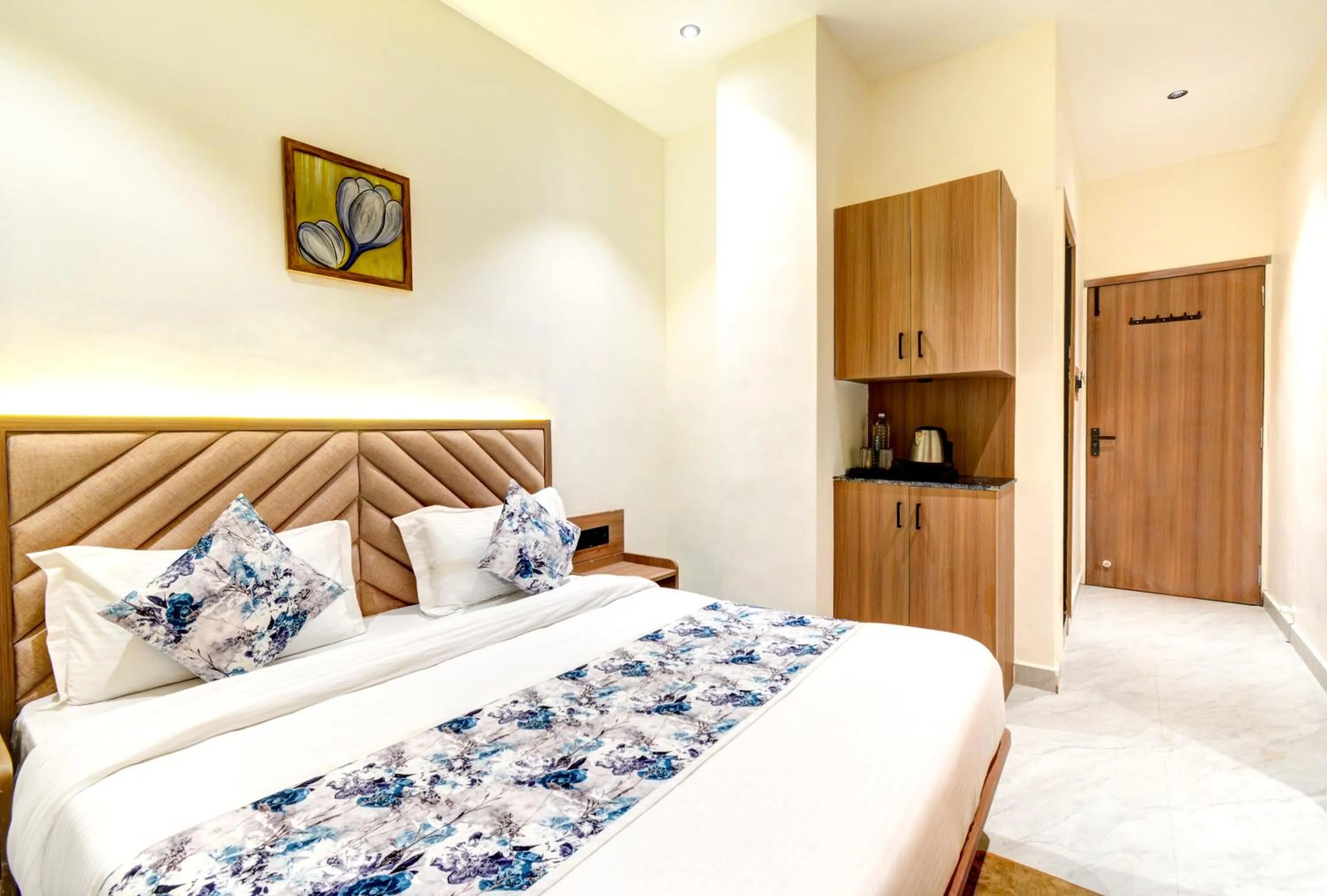 Bed in Hotel Royal Ican Sindhubhavan Road