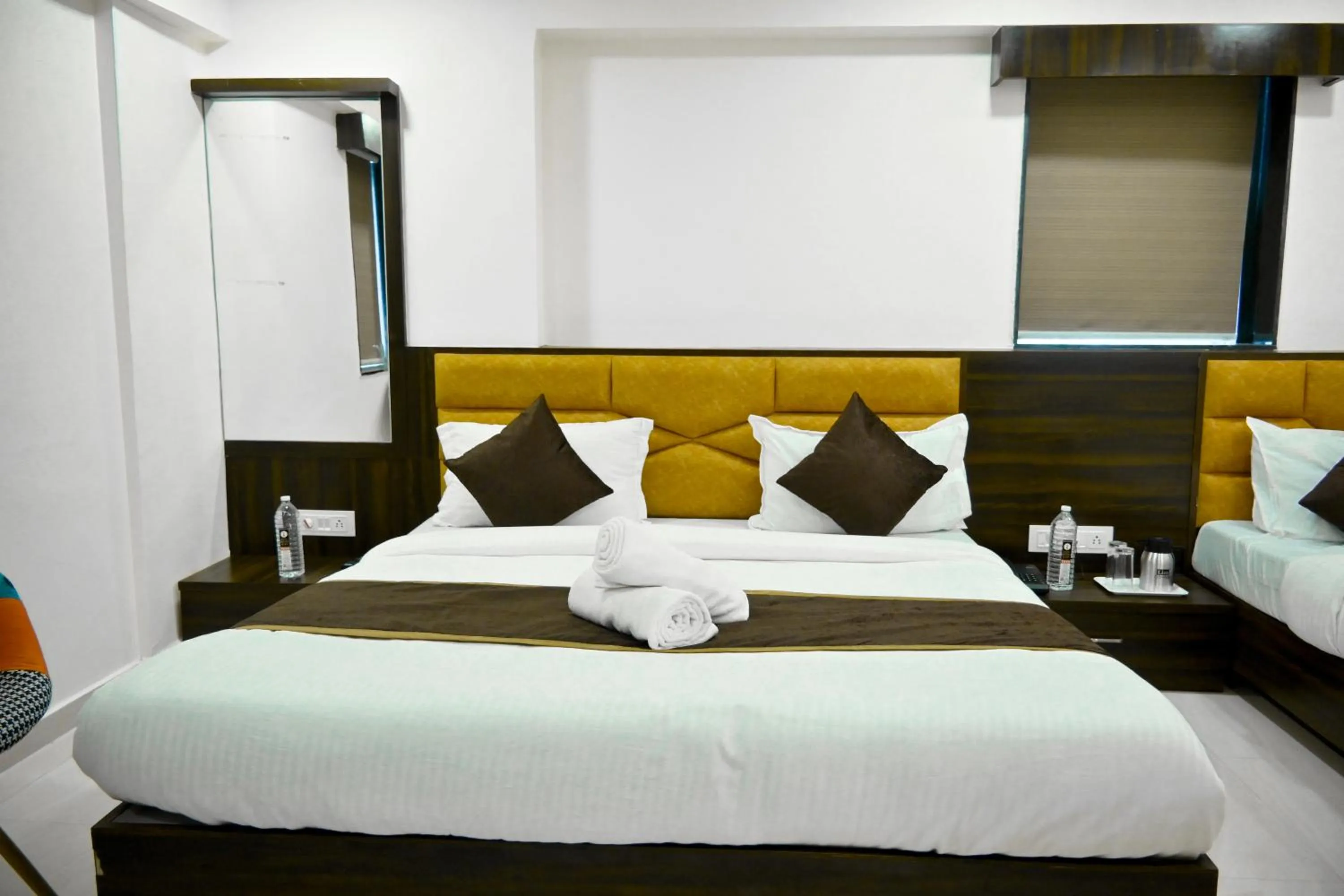 Bed in Hotel Royal Ican Sindhubhavan Road